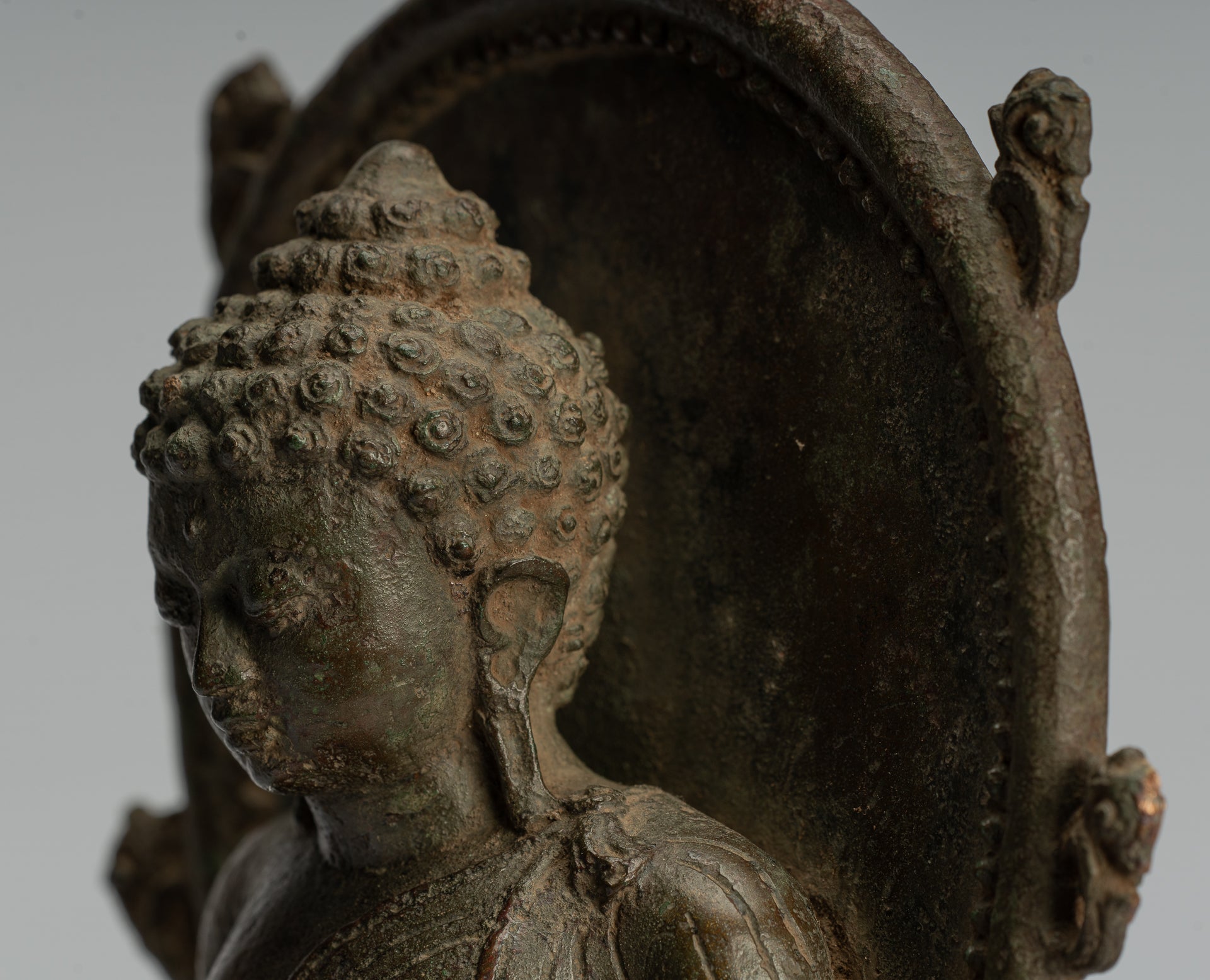 Estatua de Buda - Antiguo estilo indonesio de bronce sentado Javanese Ilustración Buda - 25 cm/10 "