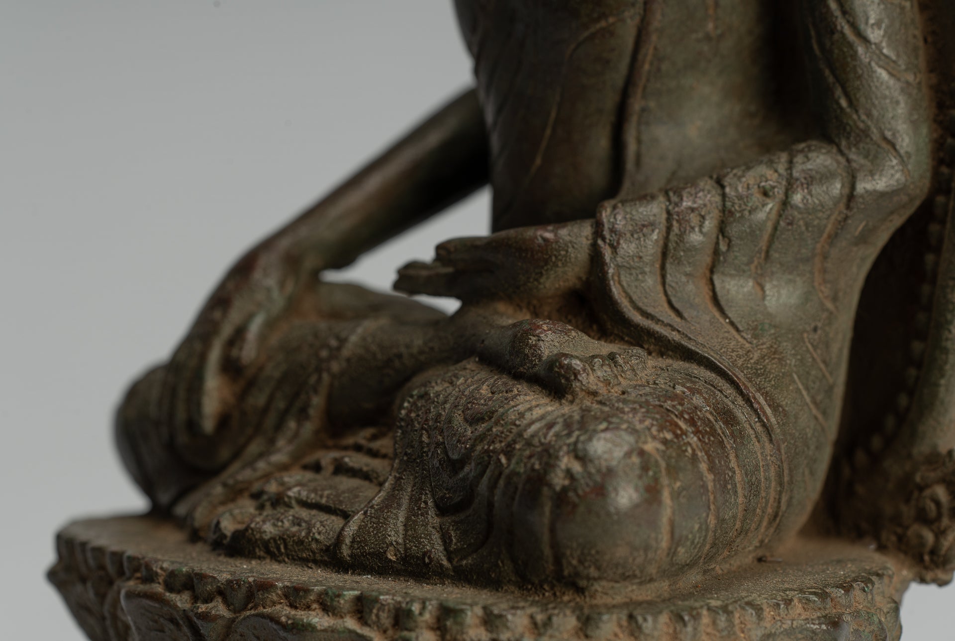 Estatua de Buda - Antiguo estilo indonesio de bronce sentado Javanese Ilustración Buda - 25 cm/10 "