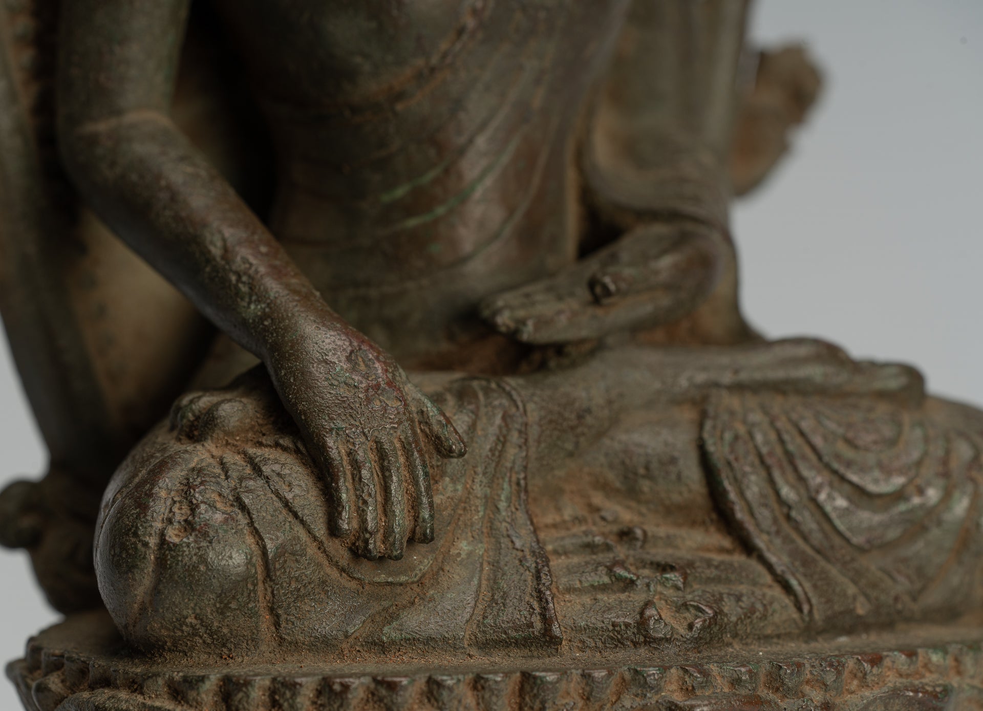 Estatua de Buda - Antiguo estilo indonesio de bronce sentado Javanese Ilustración Buda - 25 cm/10 "