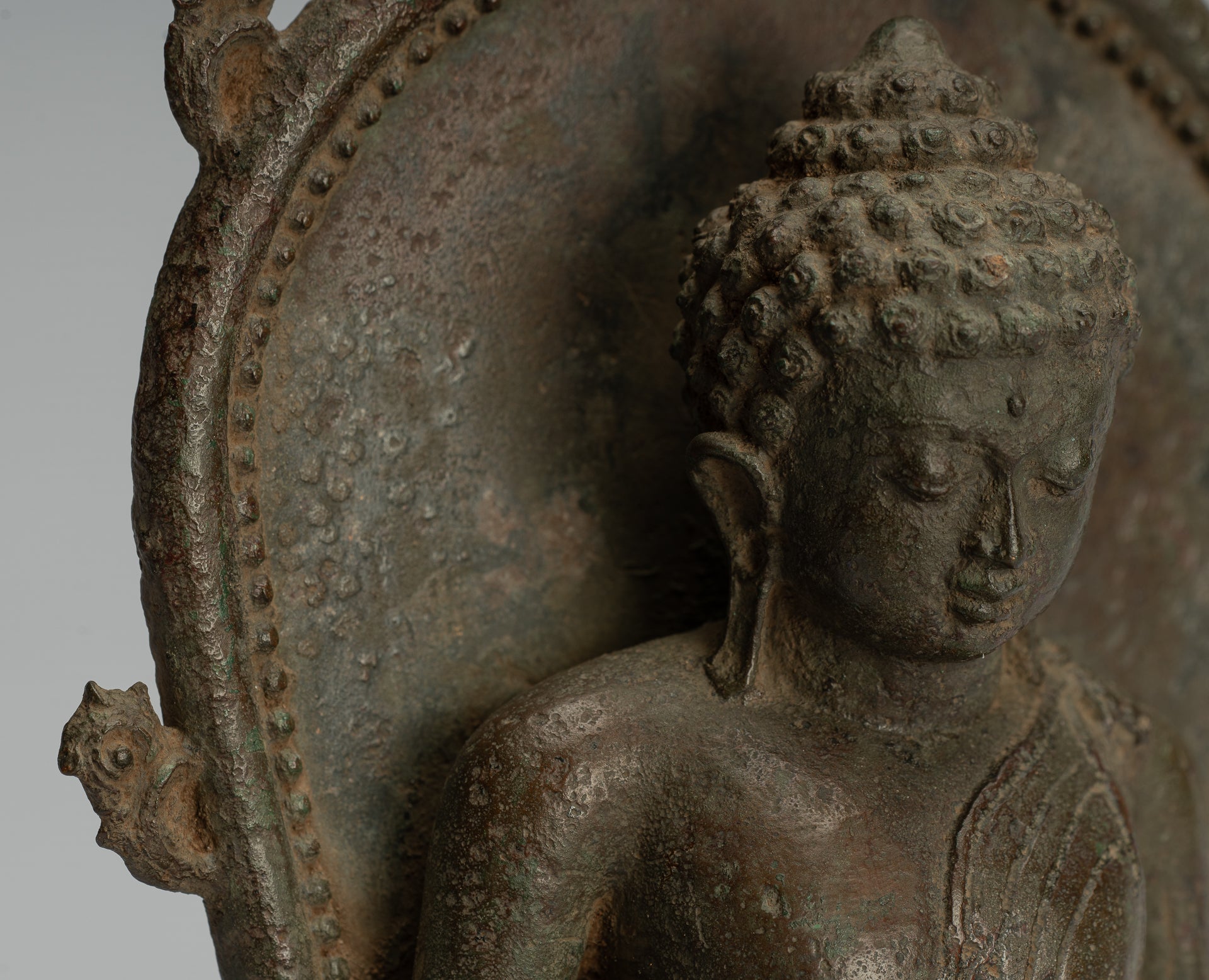 Estatua de Buda - Antiguo estilo indonesio de bronce sentado Javanese Ilustración Buda - 25 cm/10 "