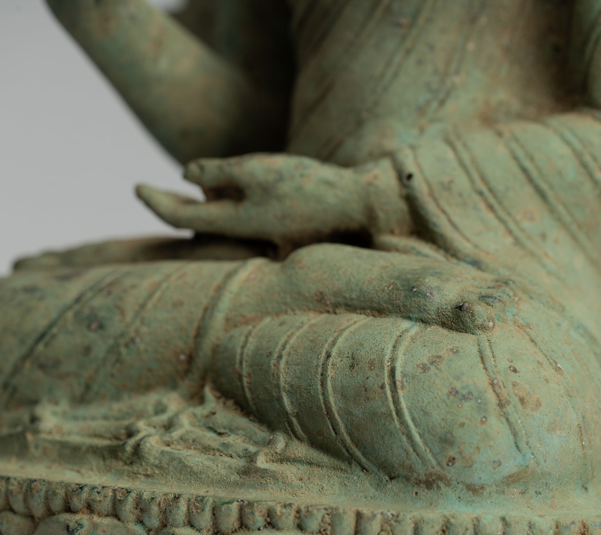 Estatua de Buda - Estilo indonesio antiguo de bronce sentado Javanese Buda - 32 cm/13 "