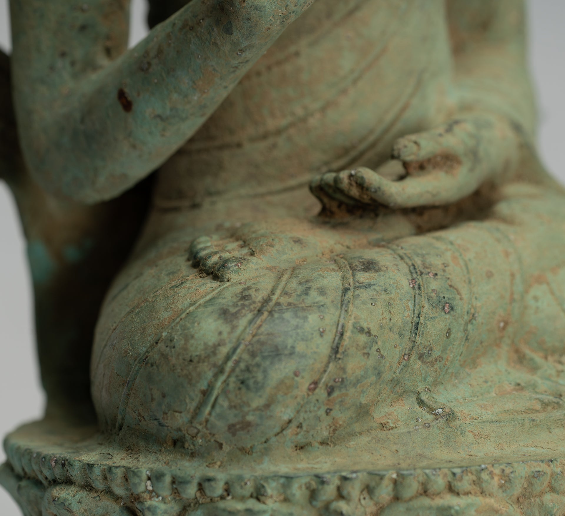 Estatua de Buda - Estilo indonesio antiguo de bronce sentado Javanese Buda - 32 cm/13 "