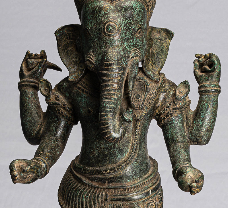 Ganesha-Statue – Antiker Khmer-Stil, montierte stehende Bronze-Angkor-Wat-Ganesha-Statue – 59 cm/24 Zoll