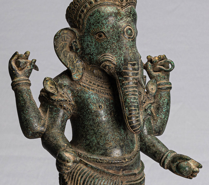Ganesha-Statue – Antiker Khmer-Stil, montierte stehende Bronze-Angkor-Wat-Ganesha-Statue – 59 cm/24 Zoll
