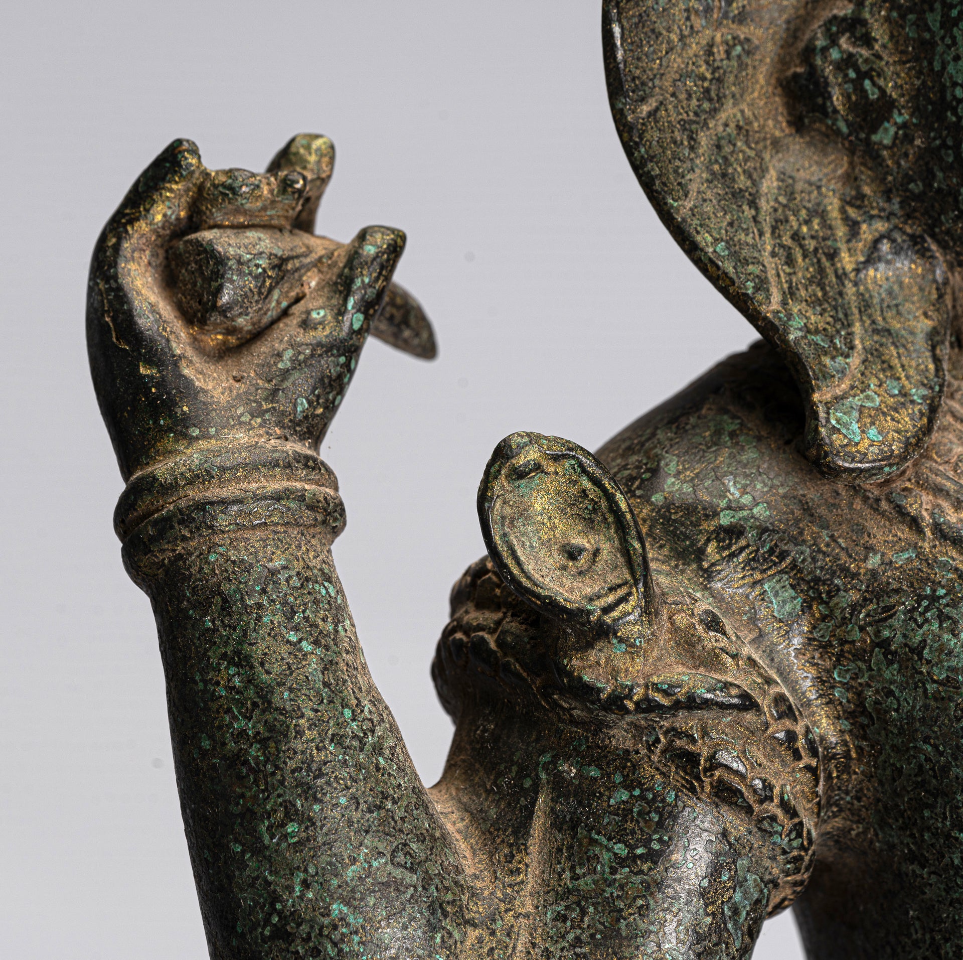 Ganesha-Statue – Antiker Khmer-Stil, montierte stehende Bronze-Angkor-Wat-Ganesha-Statue – 59 cm/24 Zoll