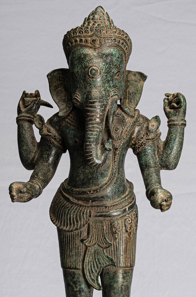 Ganesha-Statue – Antiker Khmer-Stil, montierte stehende Bronze-Angkor-Wat-Ganesha-Statue – 59 cm/24 Zoll