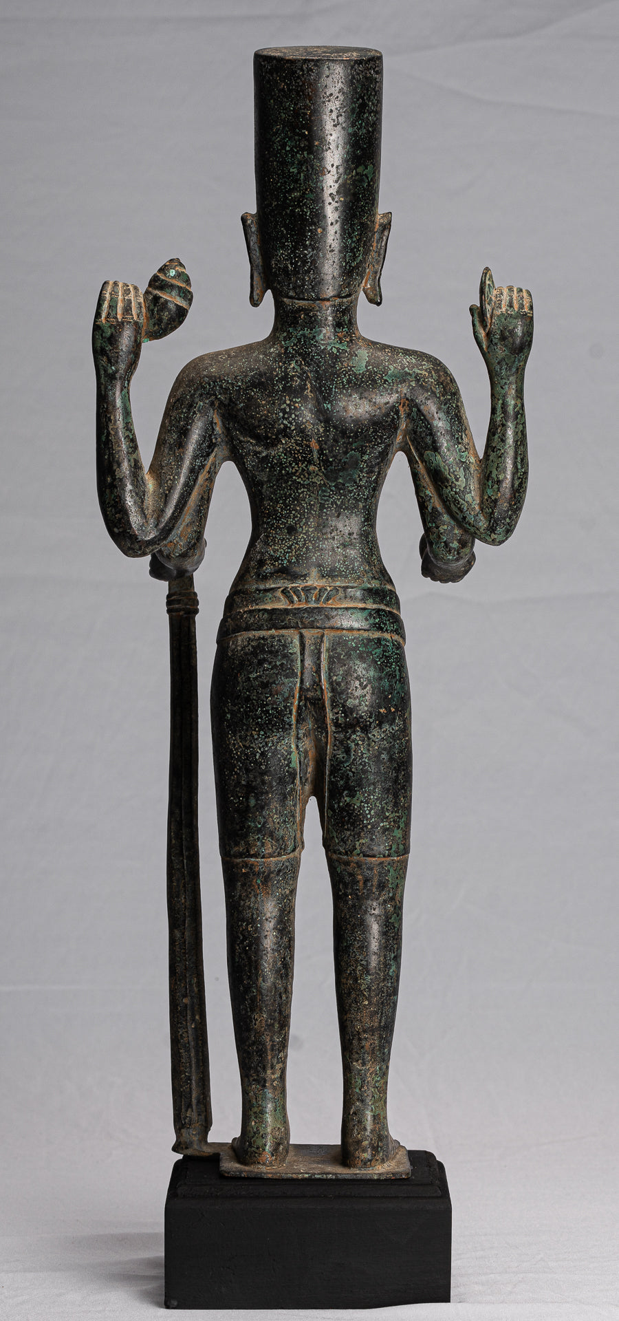 Estatua de Phnom Kulen Vishnu de estilo jemer de antigüedades - Protector y conservador - 58 cm/23 "