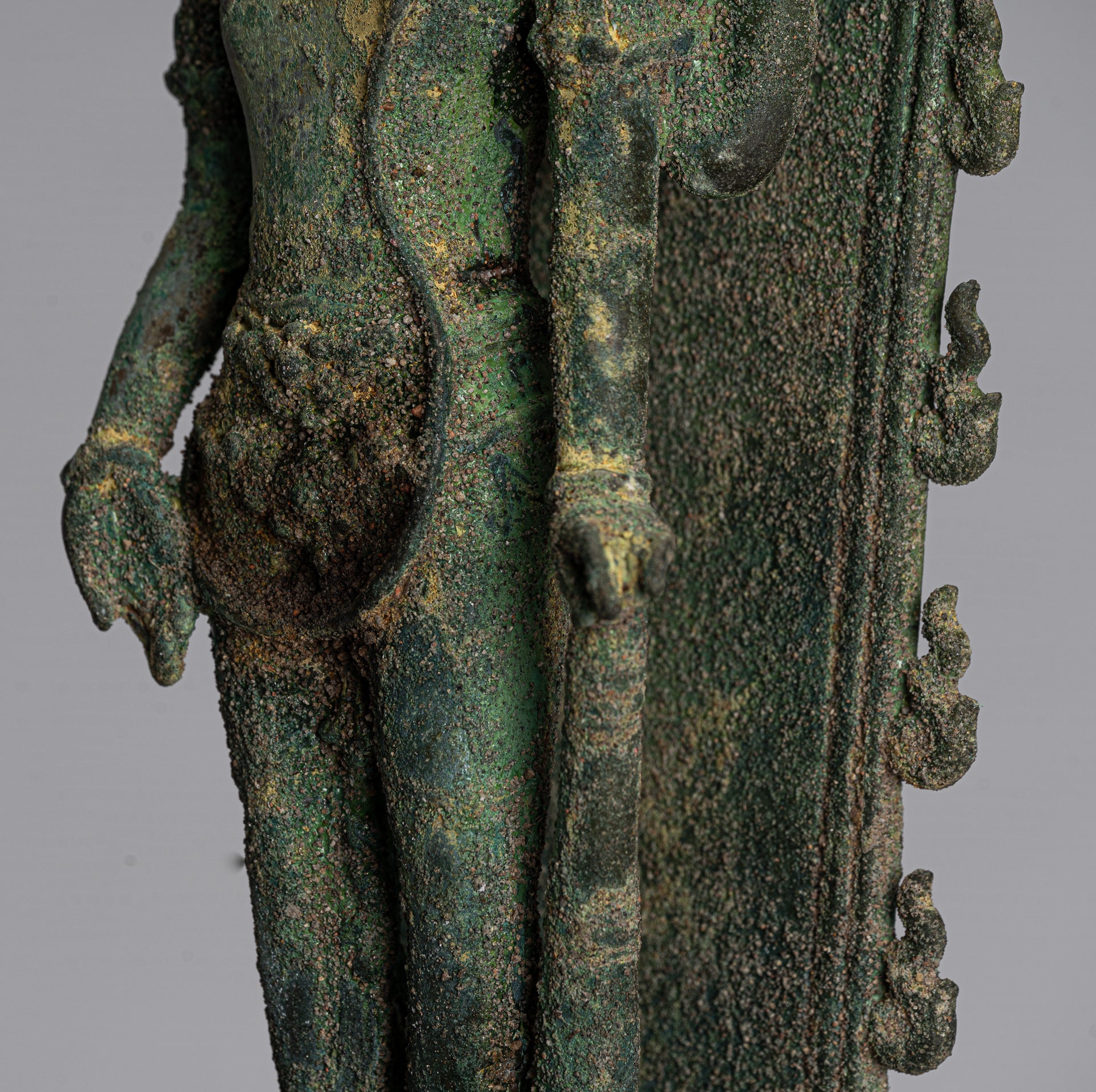 Vishnu - Statue de Vishnu debout en bronze Majapahit Java antique de style indonésien - 38 cm/15"