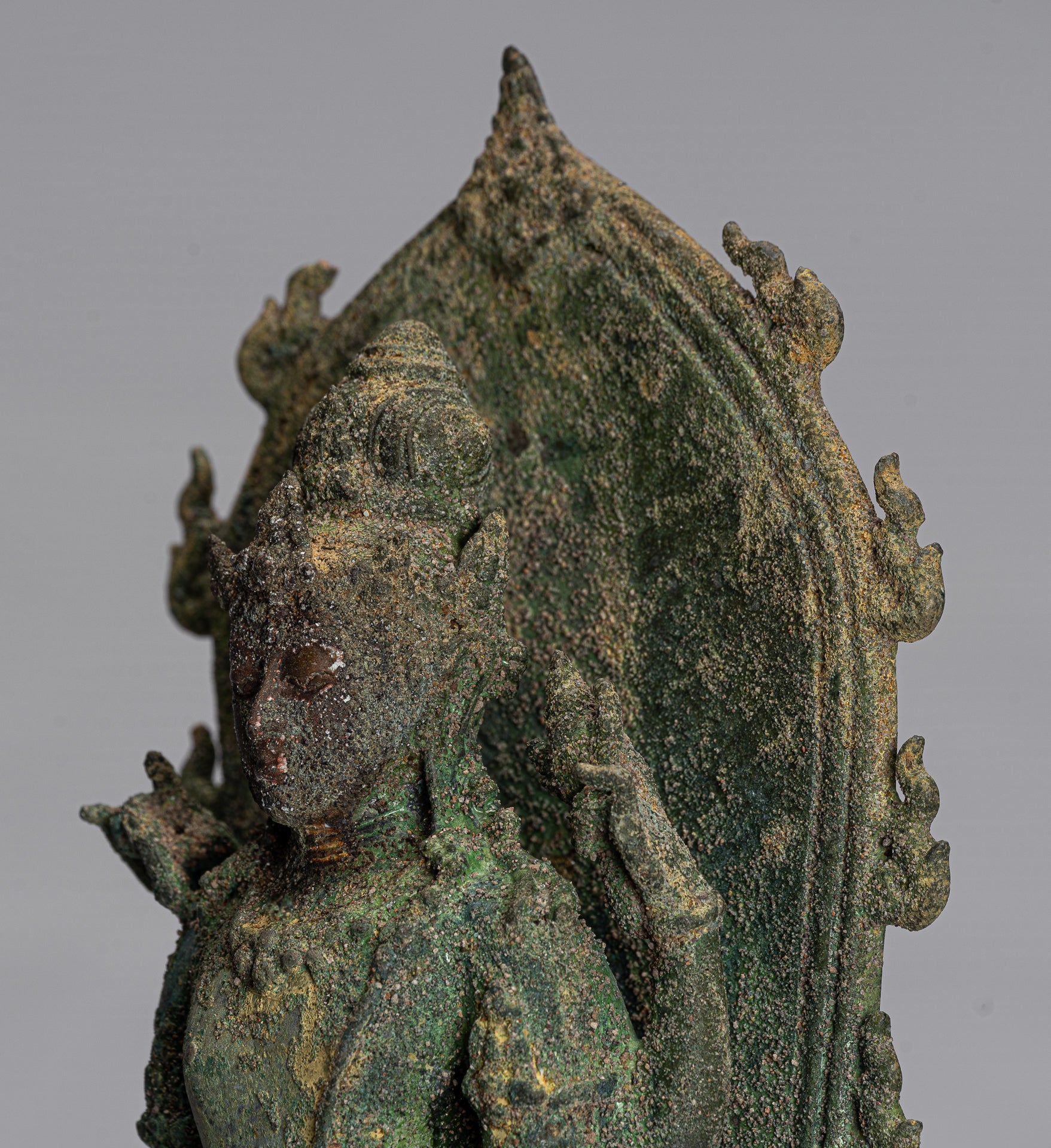 Vishnu - Statue de Vishnu debout en bronze Majapahit Java antique de style indonésien - 38 cm/15"