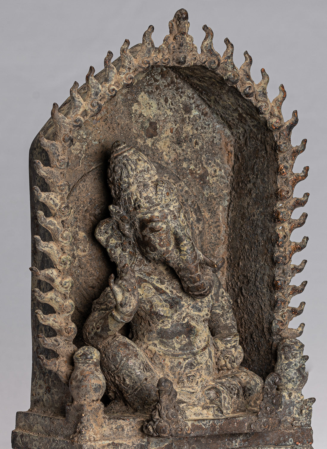 Ganesha Statue. Antike Javanischer Stil Bronze Sitzende Majapahit Ganesha Statue mit 27cm/11"