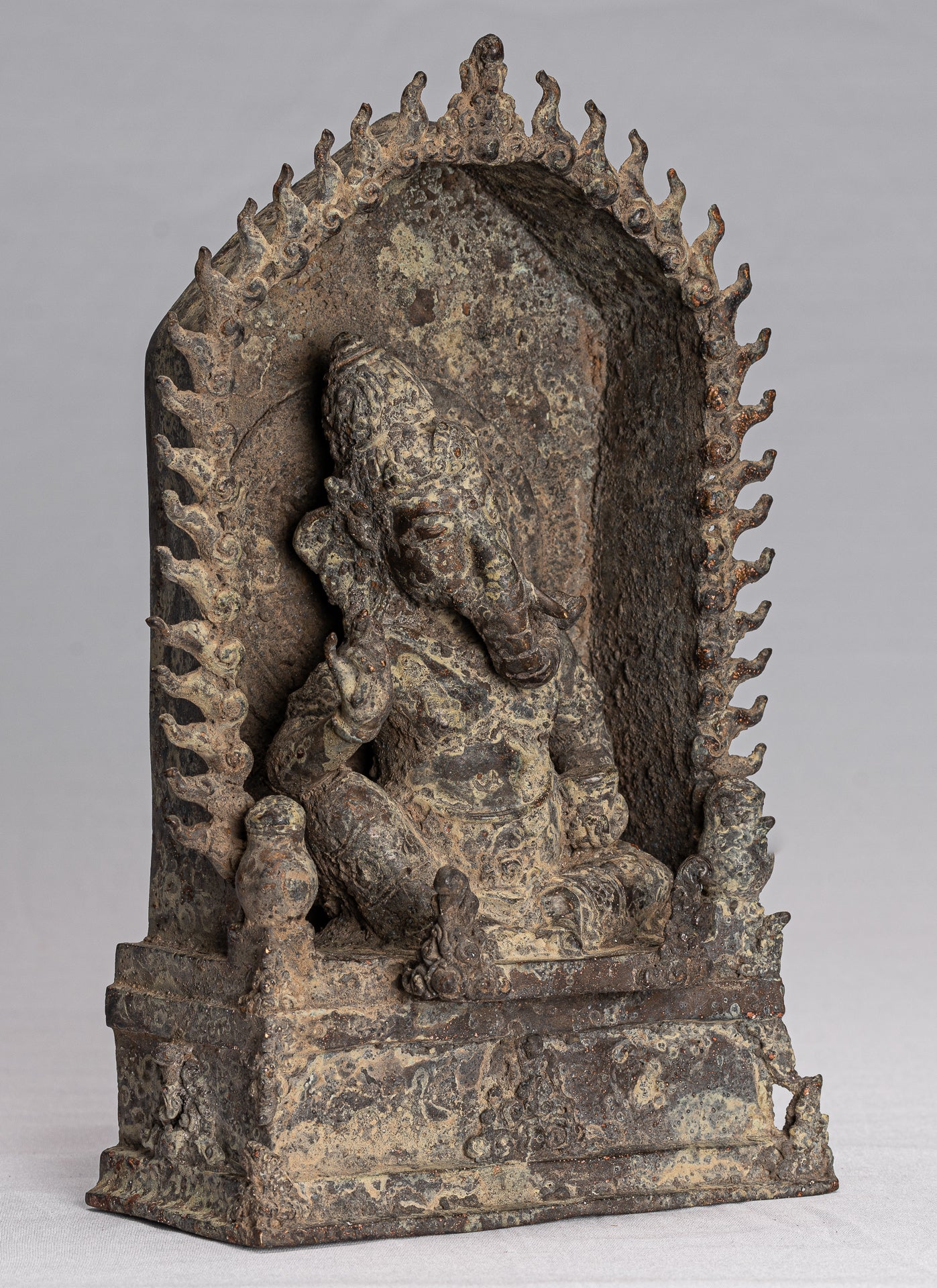 Ganesha Statue. Antike Javanischer Stil Bronze Sitzende Majapahit Ganesha Statue mit 27cm/11"