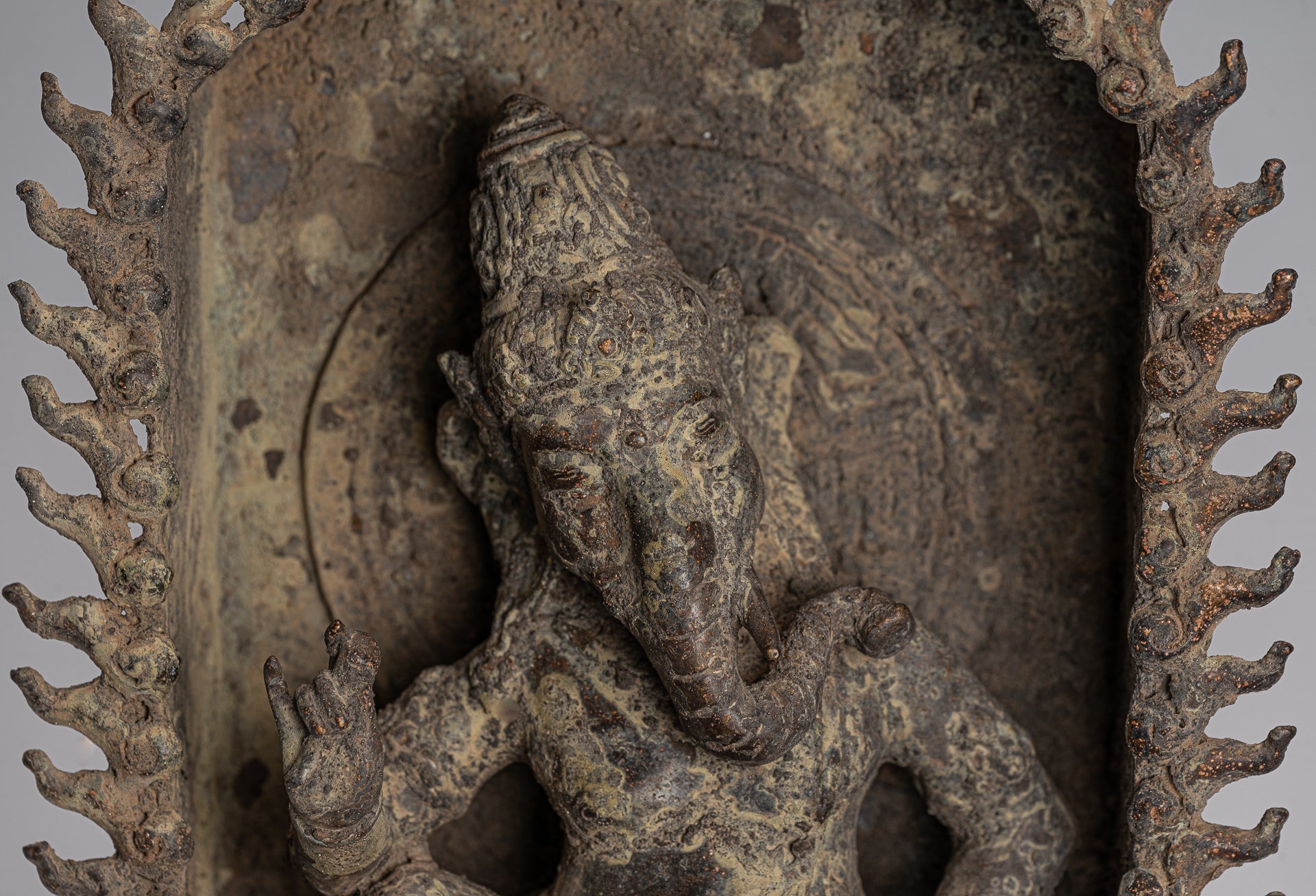 Ganesha Statue. Antike Javanischer Stil Bronze Sitzende Majapahit Ganesha Statue mit 27cm/11"