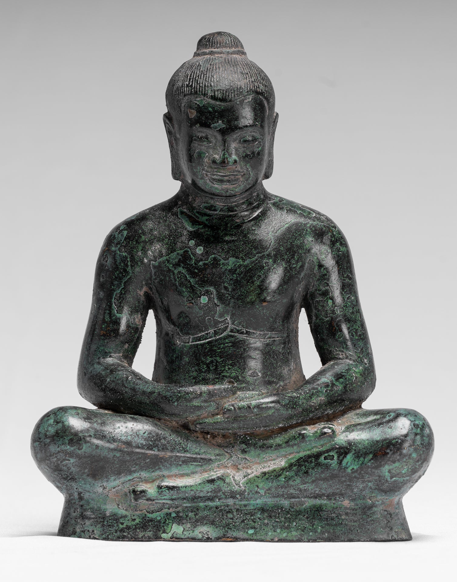 Statue antique de méditation en bronze assis de style khmer Jayavarman VII - 18 cm/7"
