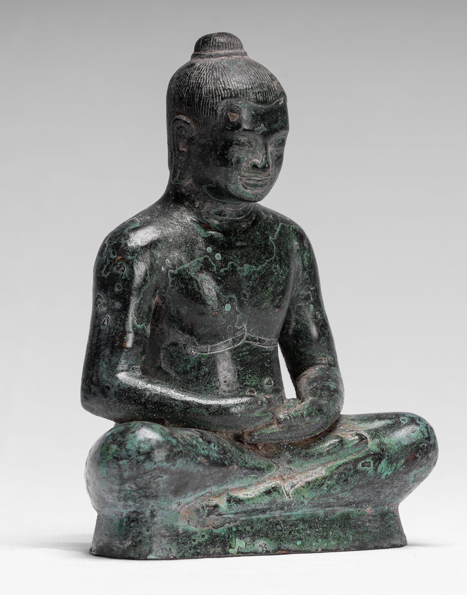 Statue antique de méditation en bronze assis de style khmer Jayavarman VII - 18 cm/7"