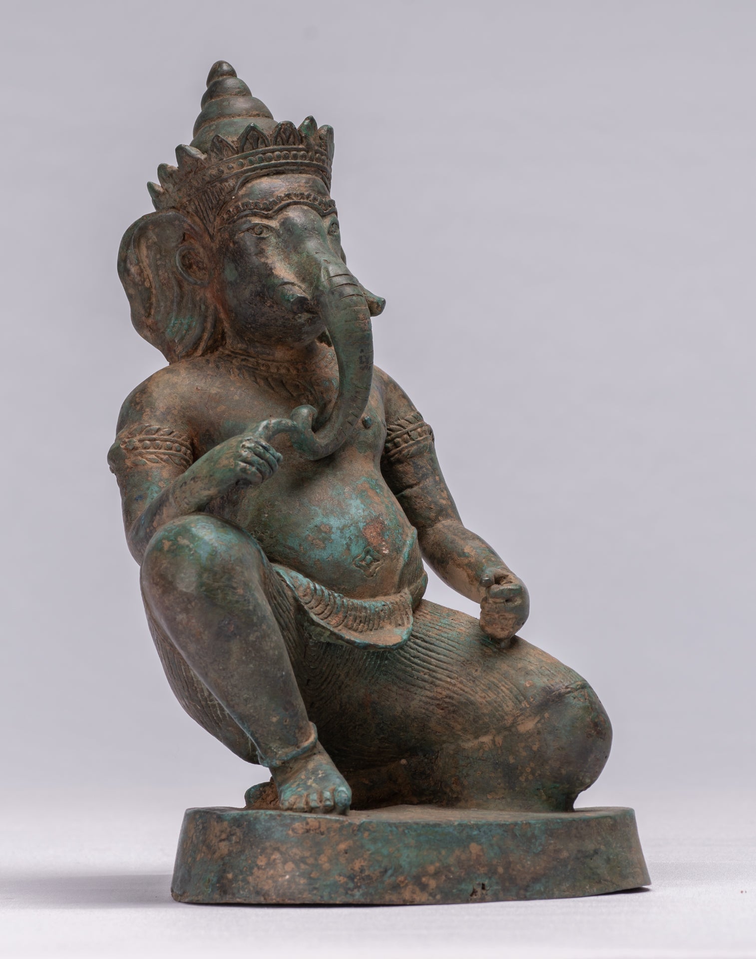 Statue de Ganesha – Statue de Ganesh agenouillée en bronze de style thaïlandais antique – 25 cm.
