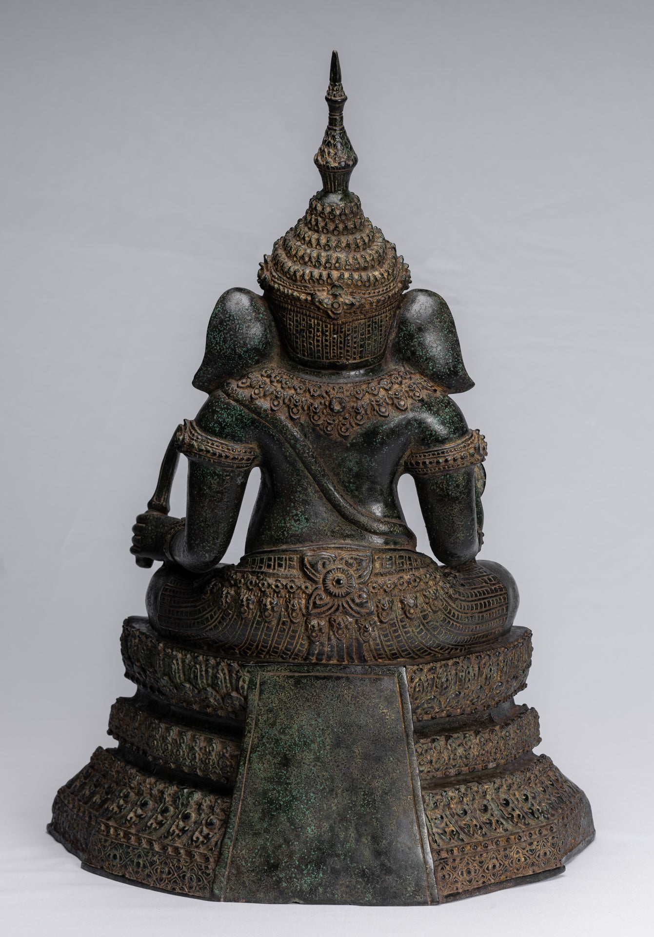 Ganesha-Statue – Sitzende Ganesh-Statue aus Bronze im antiken Khmer-Stil – 57 cm.