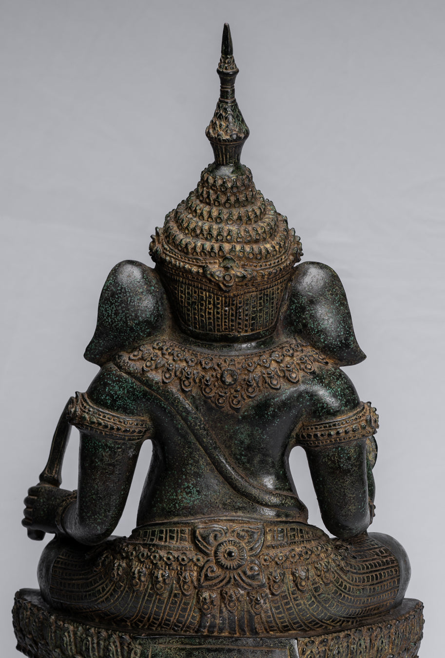 Ganesha-Statue – Sitzende Ganesh-Statue aus Bronze im antiken Khmer-Stil – 57 cm.