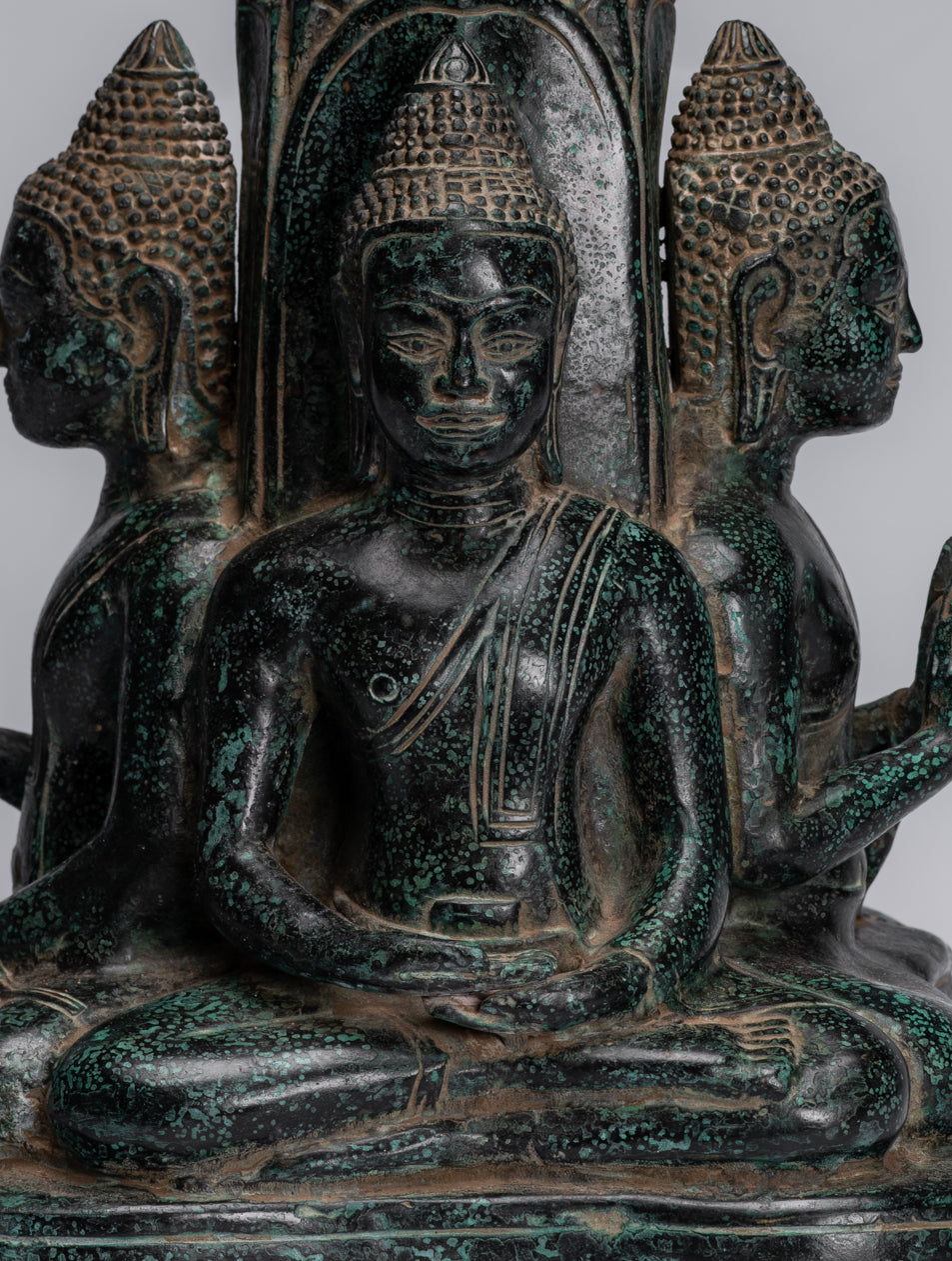 Statue antique de Bouddha à quatre voies en bronze de style khmer d'Asie du Sud-Est - 28 cm/11"