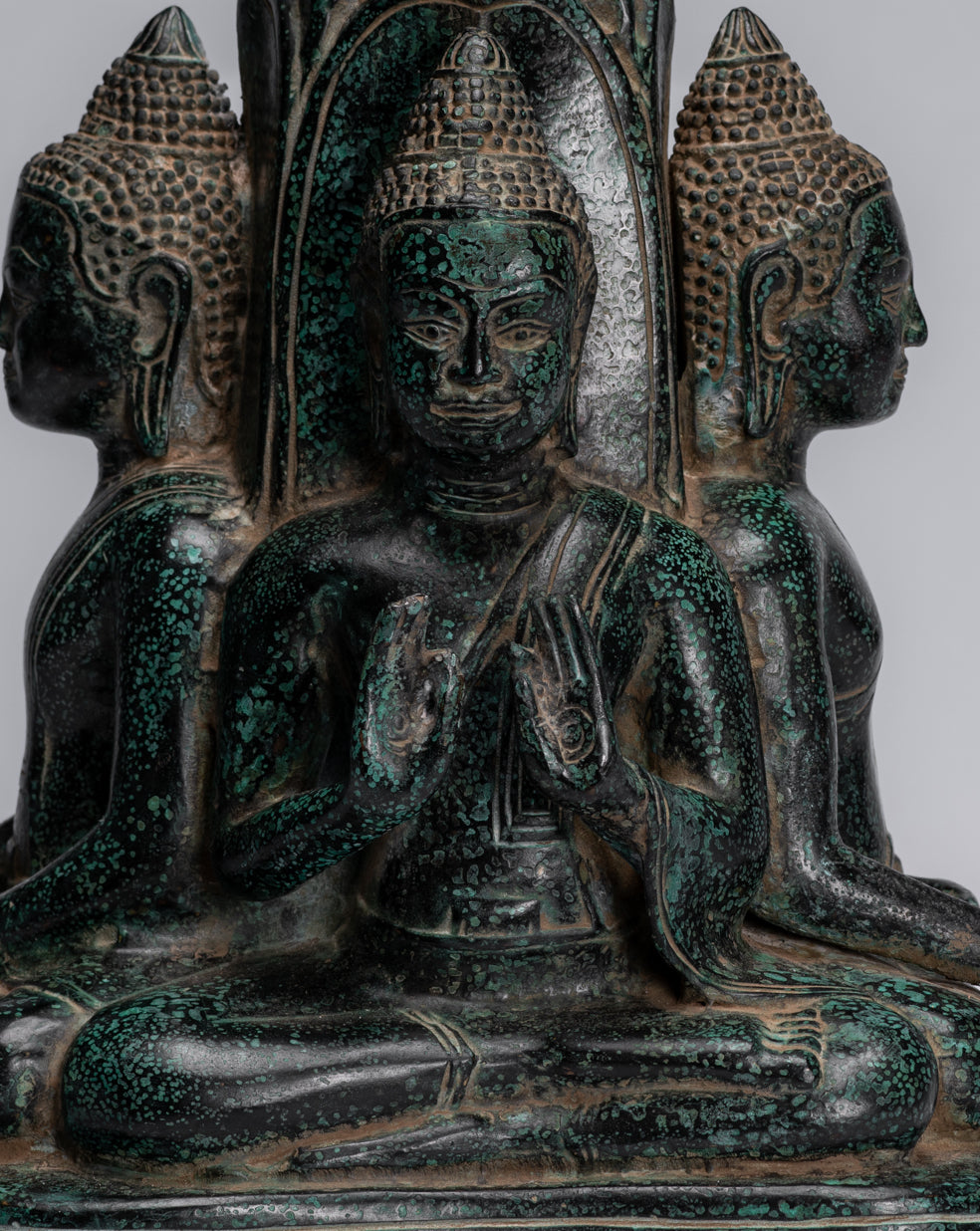 Statue antique de Bouddha à quatre voies en bronze de style khmer d'Asie du Sud-Est - 28 cm/11"