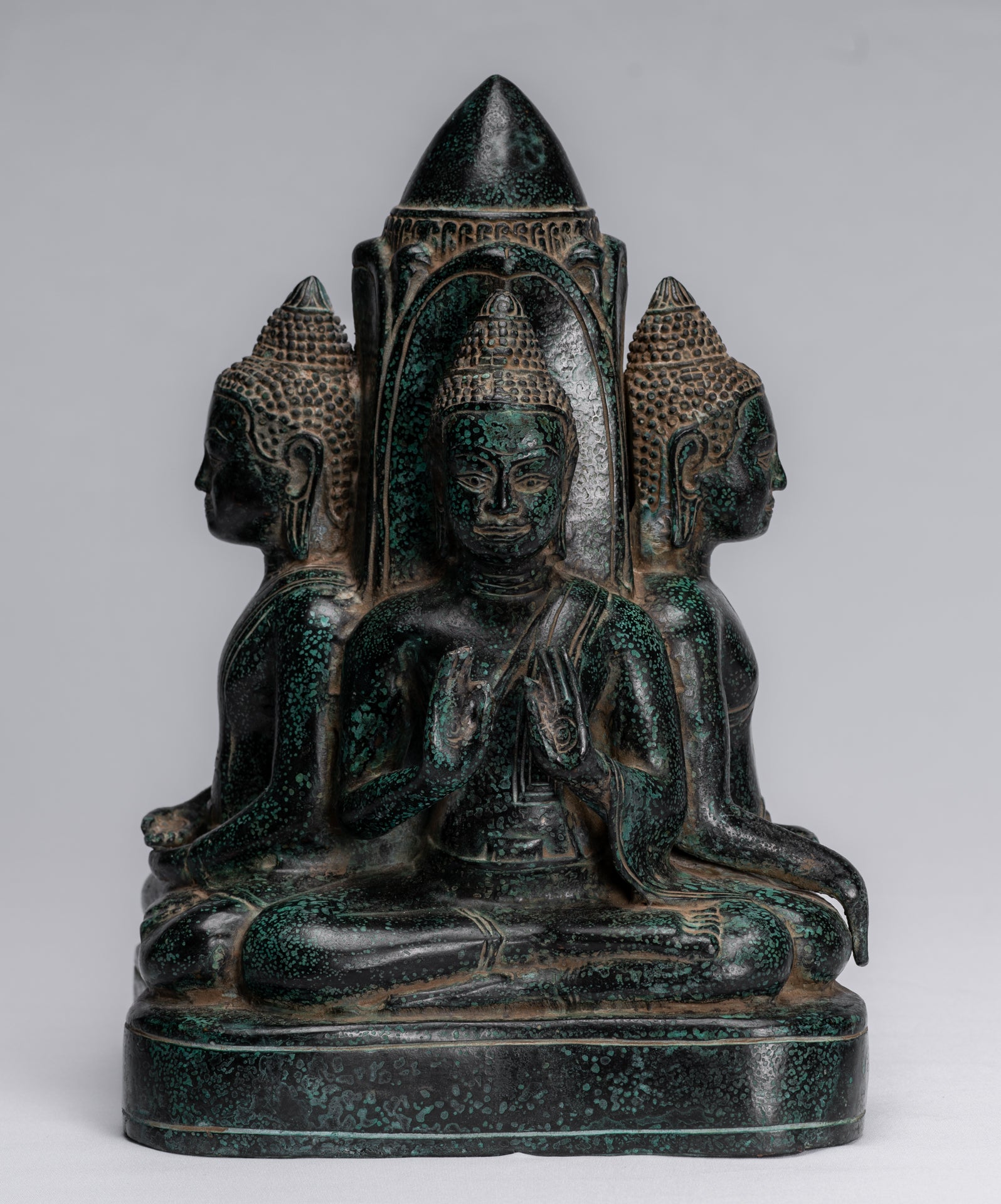 Statue antique de Bouddha à quatre voies en bronze de style khmer d'Asie du Sud-Est - 28 cm/11"