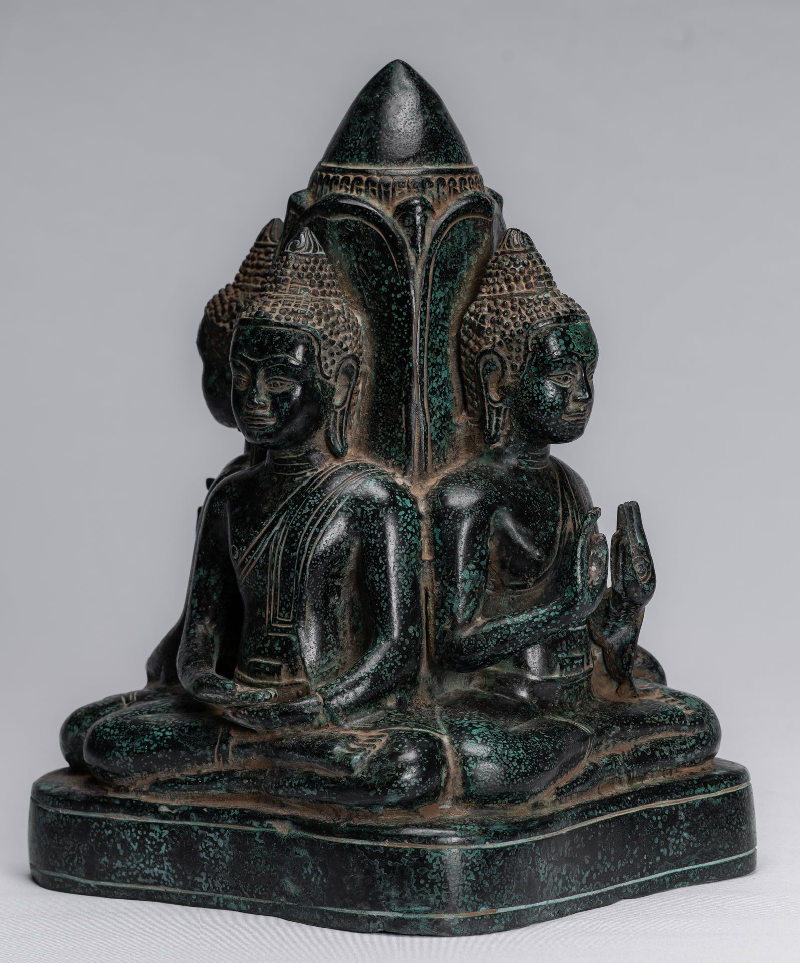 Statue antique de Bouddha à quatre voies en bronze de style khmer d'Asie du Sud-Est - 28 cm/11"