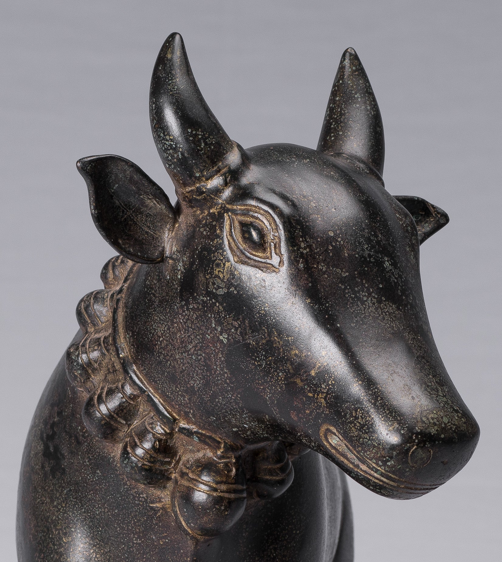 Antike Nandi-Statue aus Bronze im Khmer-Stil – Berg Shiva – 36 cm