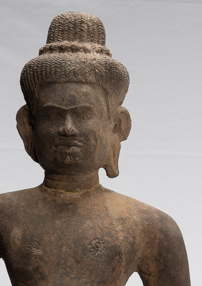 Statue de Vishnu - Statue antique de Vishnu khmer assis en pierre de style Baphuon - 48 cm / 19"