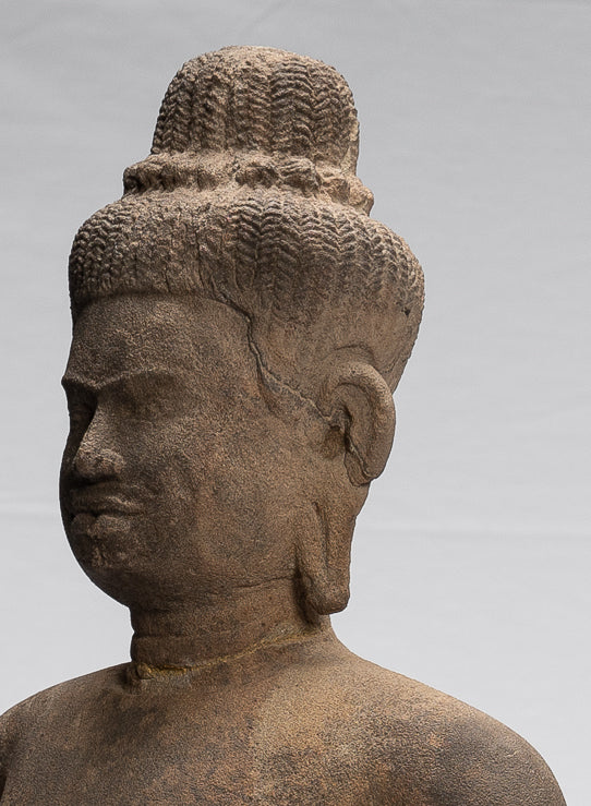 Statue de Vishnu - Statue antique de Vishnu khmer assis en pierre de style Baphuon - 48 cm / 19"