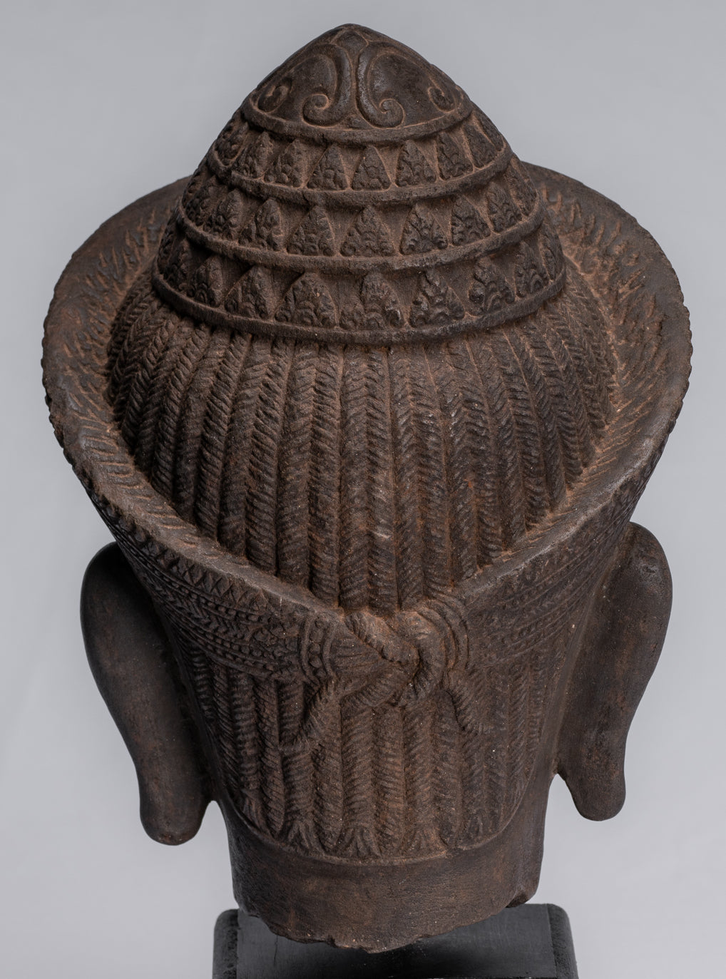 Vishnu-Statue – antiker Khmer-Vishnu-Kopf im Banteay-Srei-Stil mit Steinmontage – 35 cm