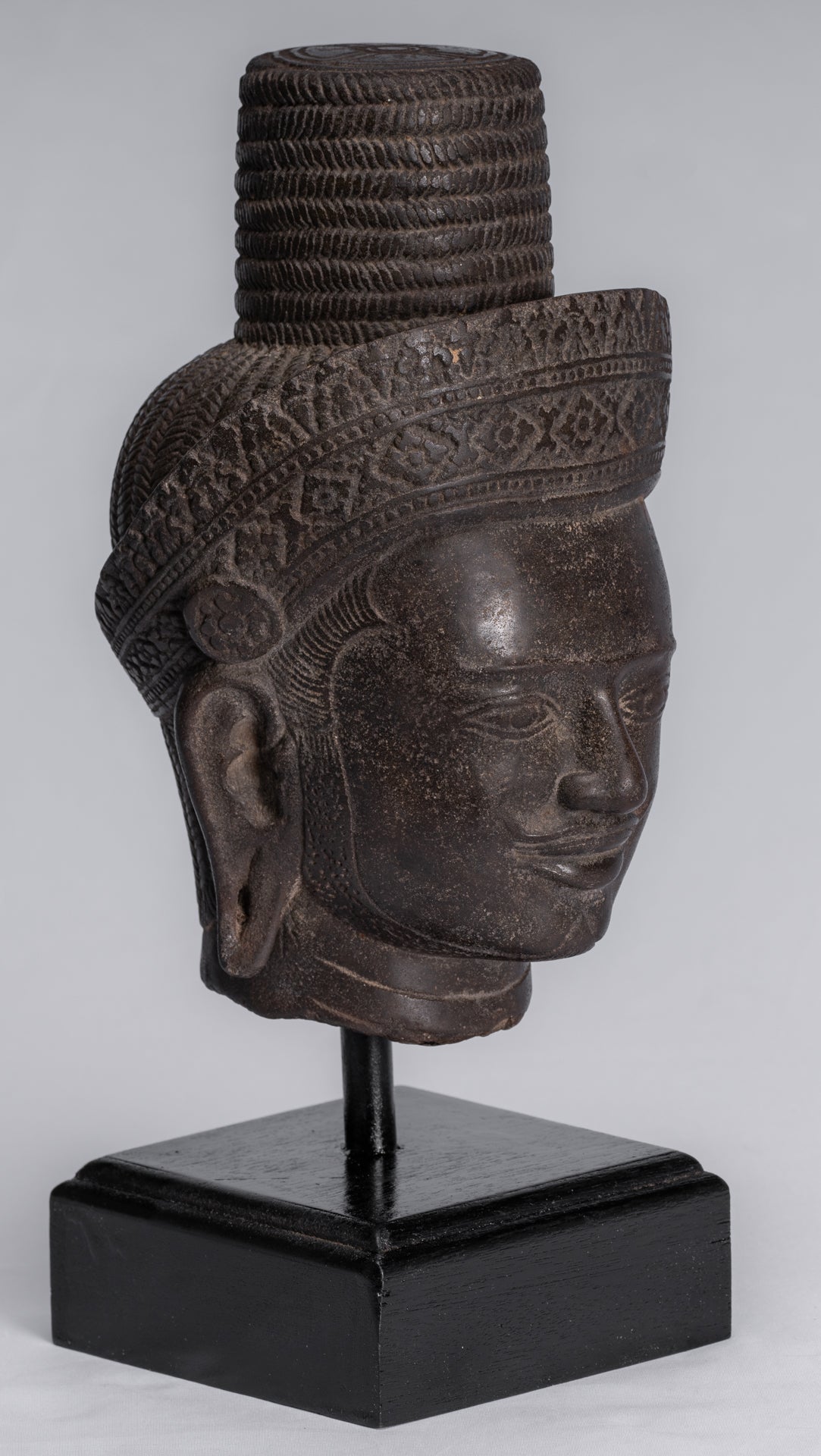 Estatua de Vishnu - Cabeza de Khmer Vishnu montado en piedra antiguo Koh Ker Stone - 31 cm / 12 "