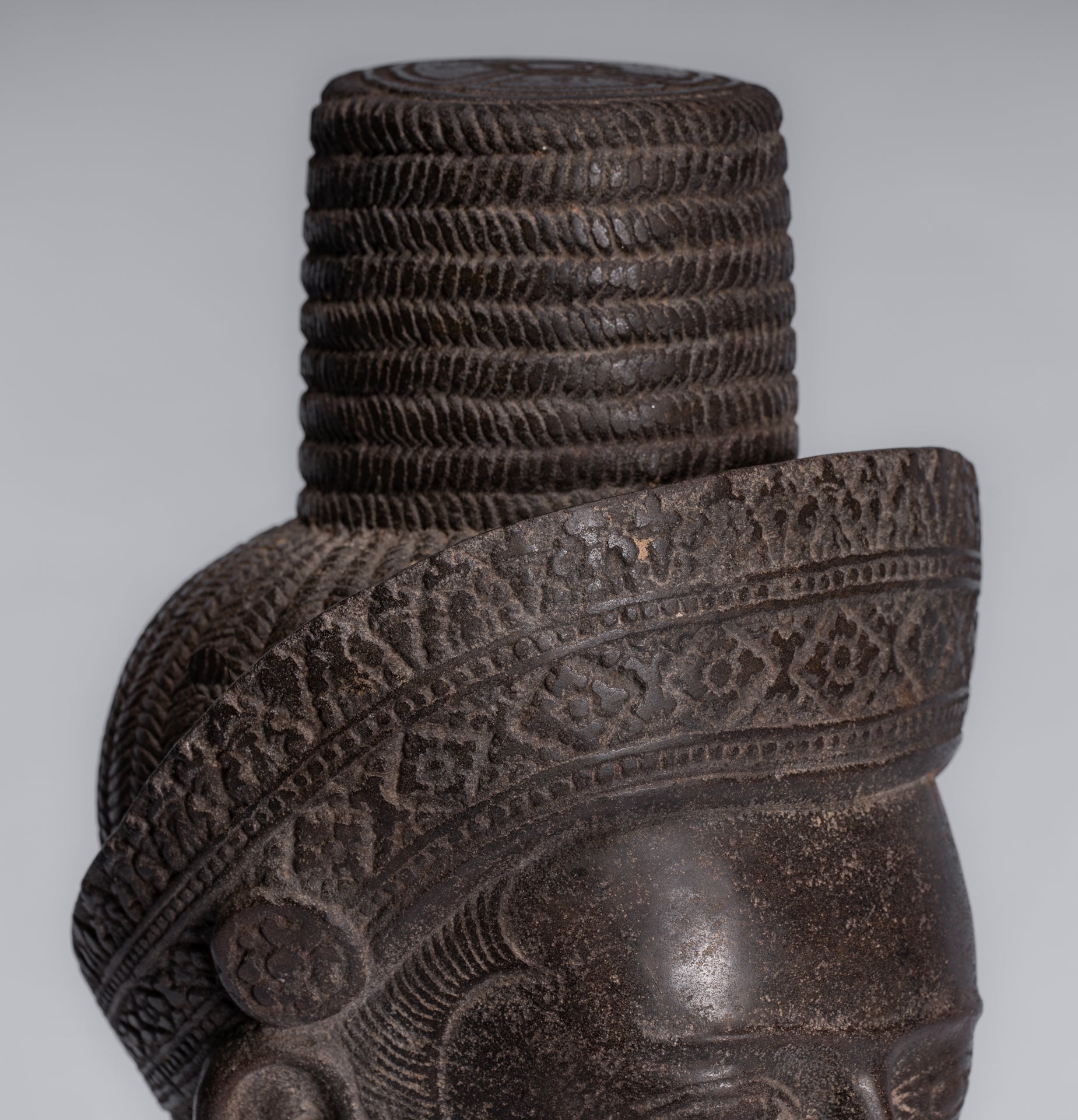 Estatua de Vishnu - Cabeza de Khmer Vishnu montado en piedra antiguo Koh Ker Stone - 31 cm / 12 "