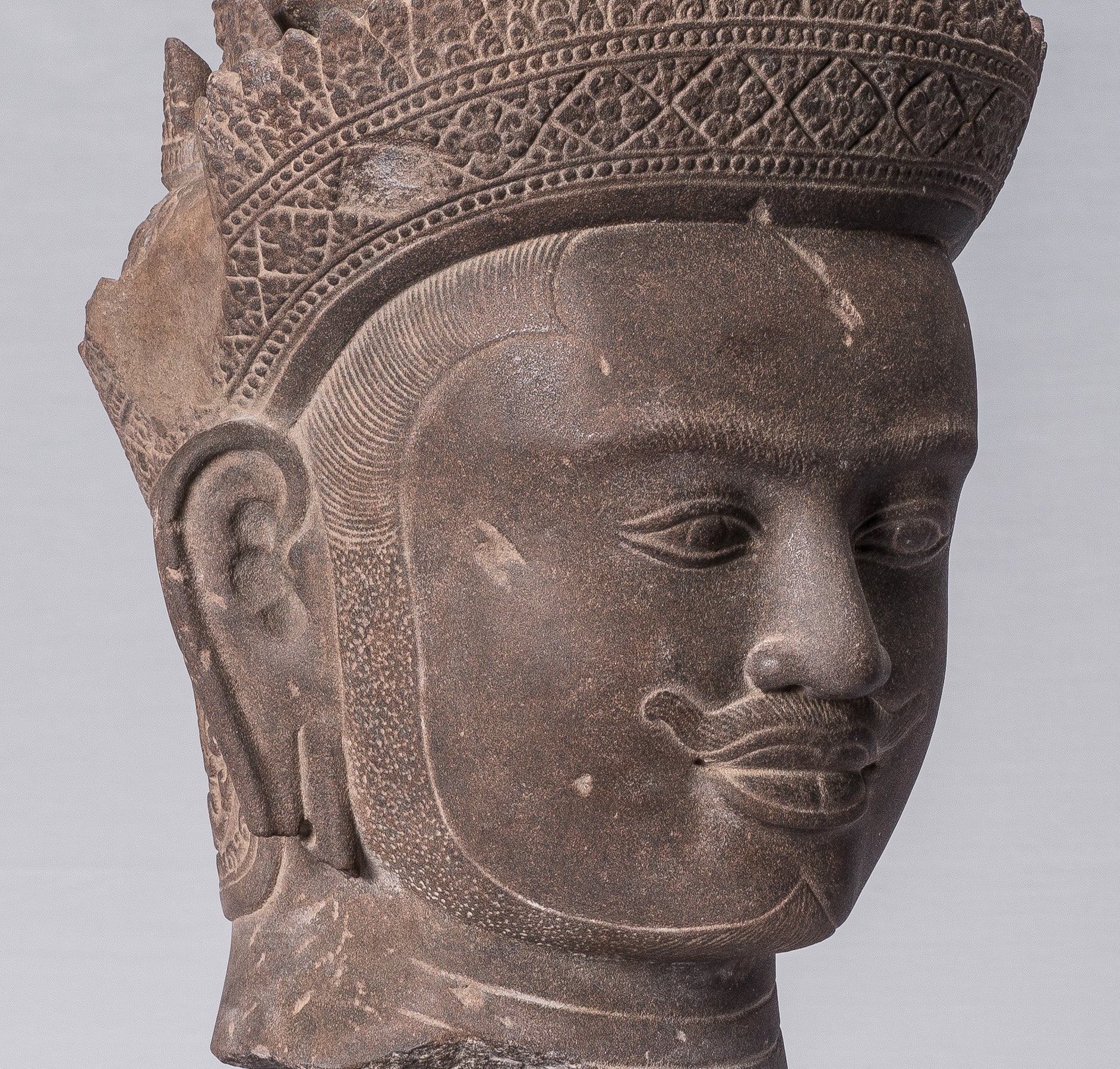 Statue Vishnu - Antique Banteay Srei Stone Stone Monted Khmer Vishnu Head - 56cm / 22 "