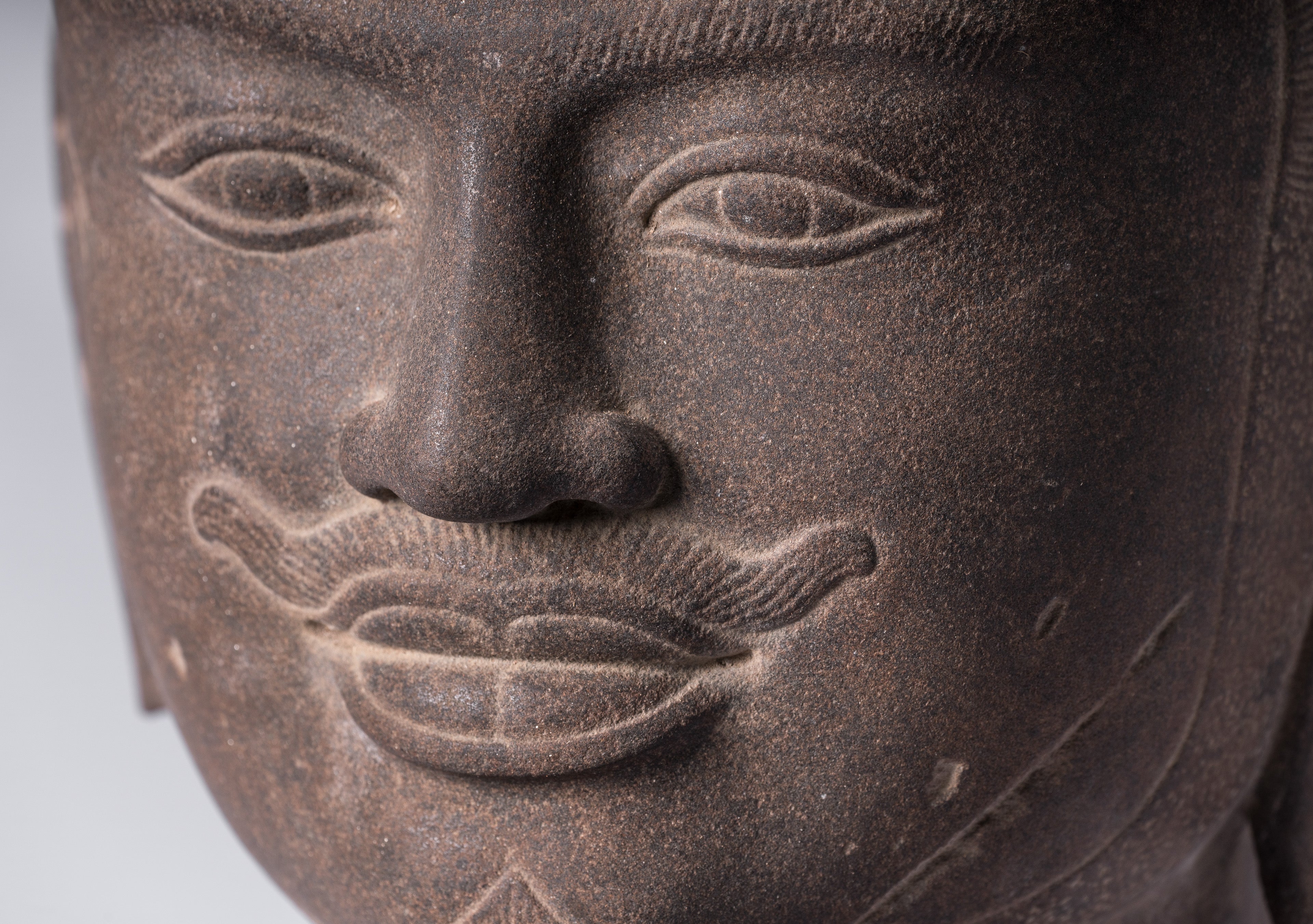 Statue Vishnu - Antique Banteay Srei Stone Stone Monted Khmer Vishnu Head - 56cm / 22 "