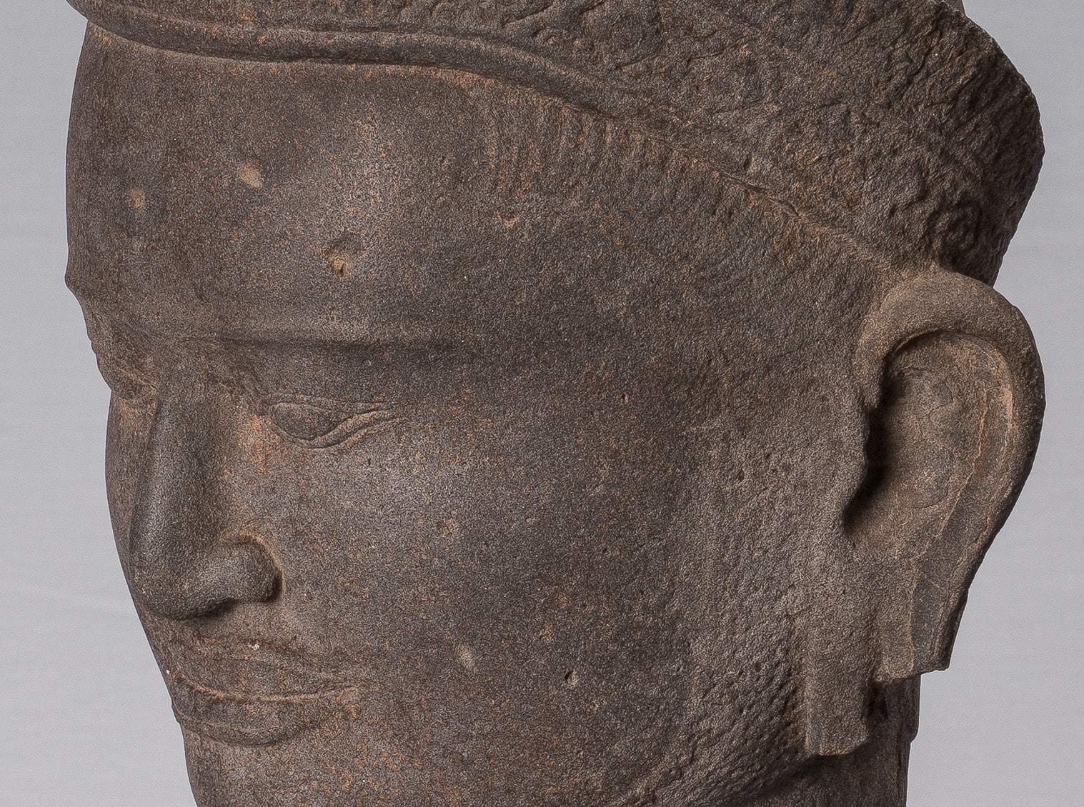 Statue de Vishnu – Tête de Vishnu en grès antique de style Preah-Ko – Protecteur et conservateur – 52 cm/21"