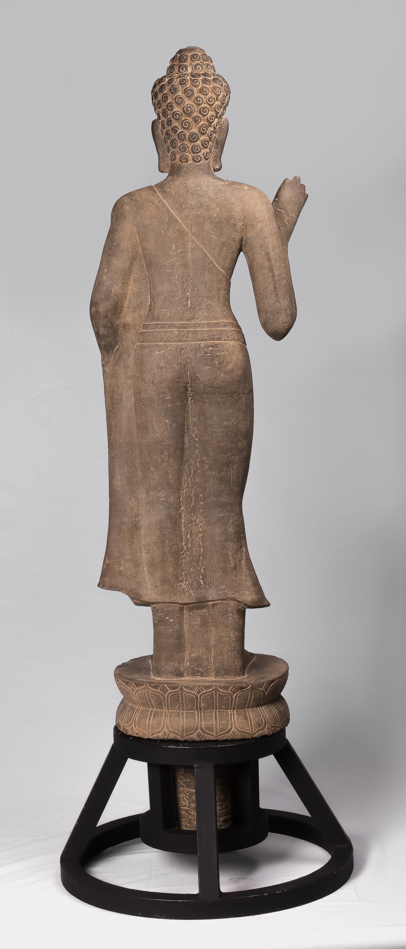 Statue de Bouddha – Bouddha khmer de protection en pierre debout de style Phnom Da antique – 123 cm de haut