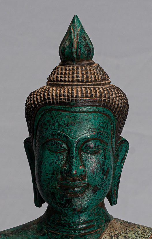 Statue de Bouddha - Statue de Bouddha des Lumières en bois assis de style khmer antique d'Asie du Sud-Est - 43 cm/17"