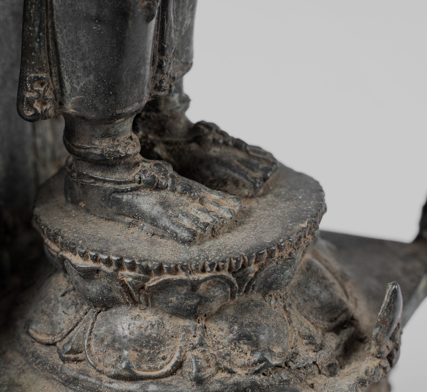 Estatua de Bronce Vishnu de estilo indonesio antiguo - Protector y Preservador - 37 cm/15 "