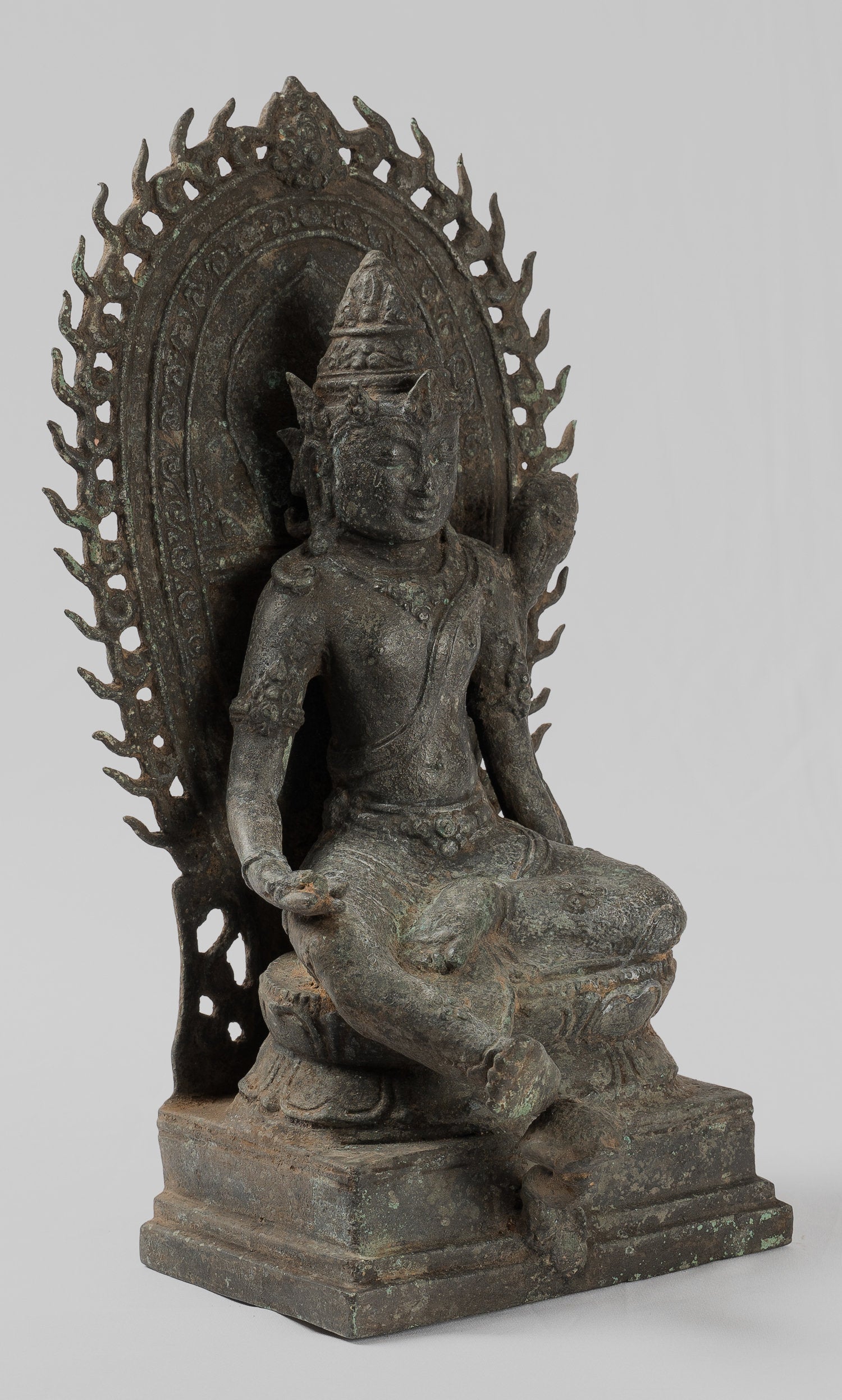 Estatua de Tara - Estatua de Bronce Devi Tara de bronce sentado de Majapahit antiguo de Java - 32 cm/13 "