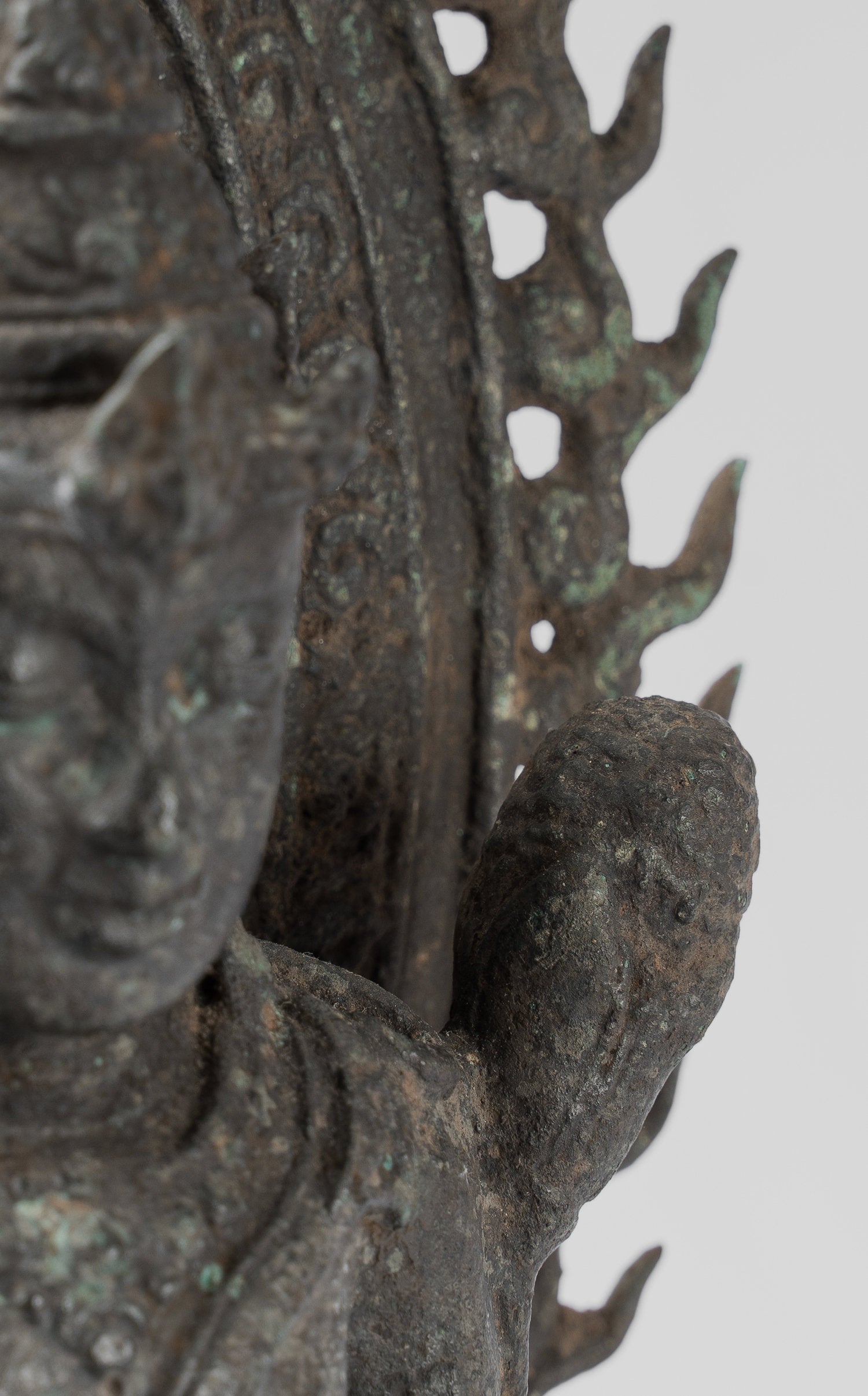 Estatua de Tara - Estatua de Bronce Devi Tara de bronce sentado de Majapahit antiguo de Java - 32 cm/13 "