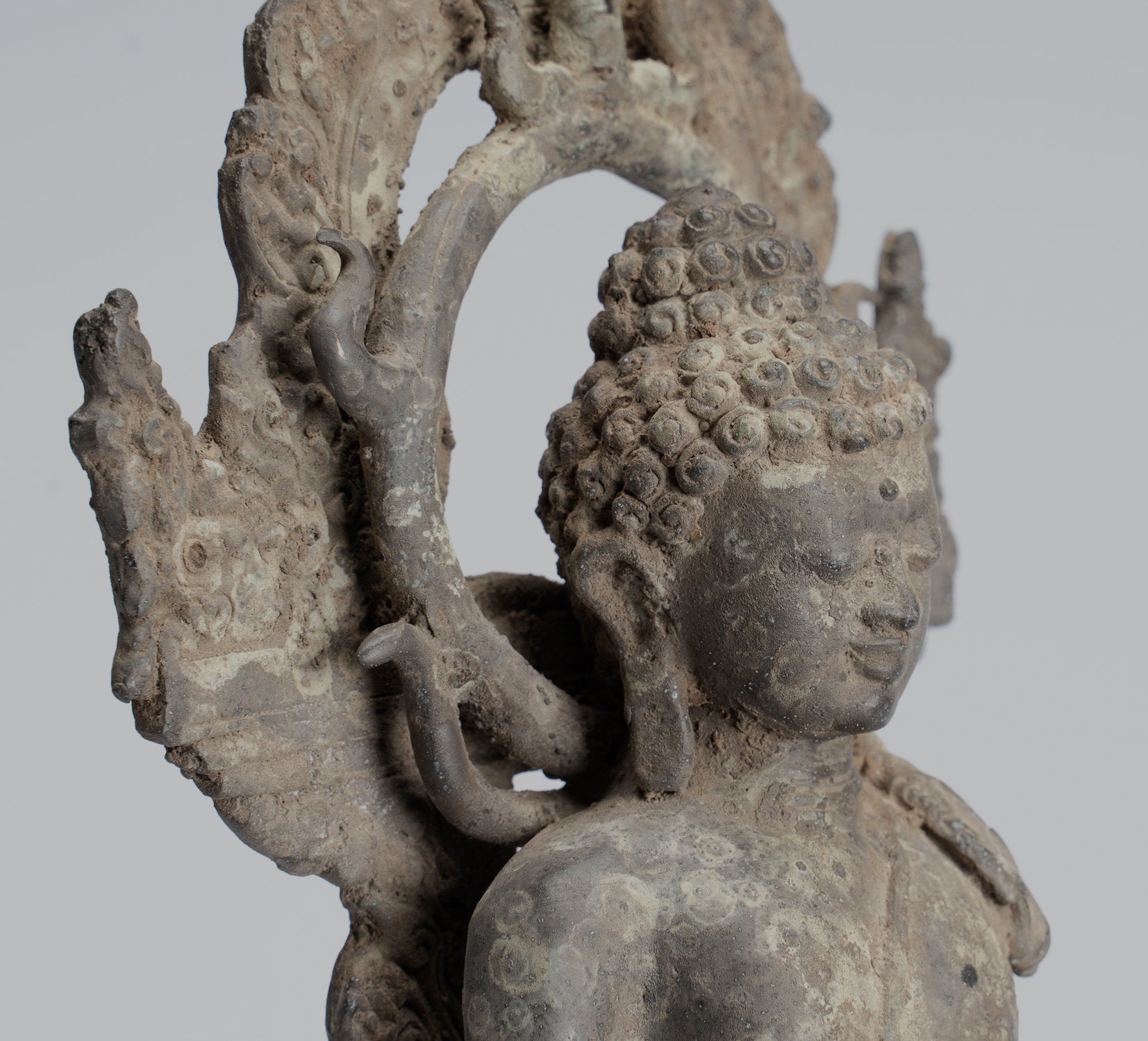 Buddha-Statue – sitzender javanischer Prediger-Buddha aus Bronze im antiken indonesischen Stil – 29 cm