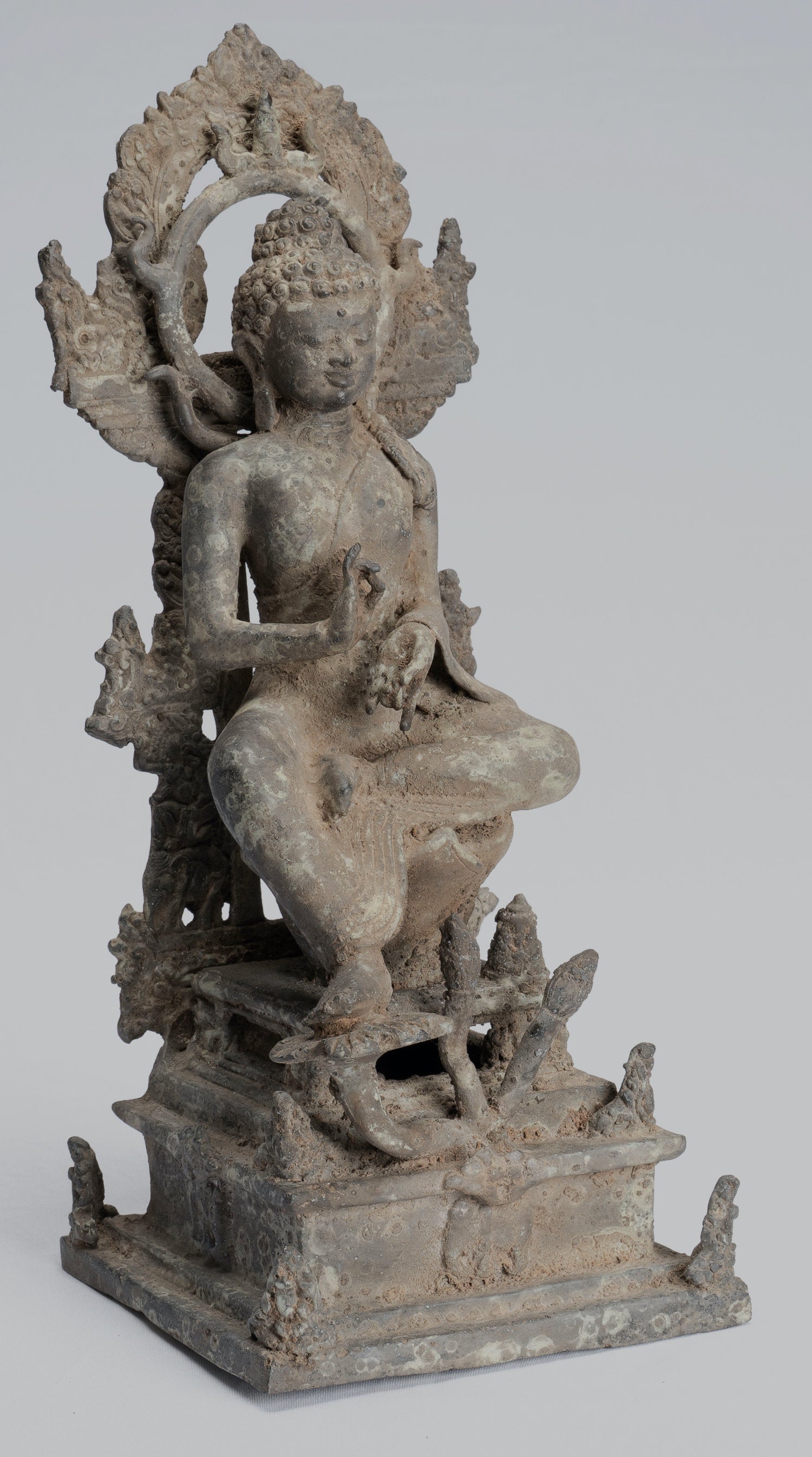 Buddha-Statue – sitzender javanischer Prediger-Buddha aus Bronze im antiken indonesischen Stil – 29 cm