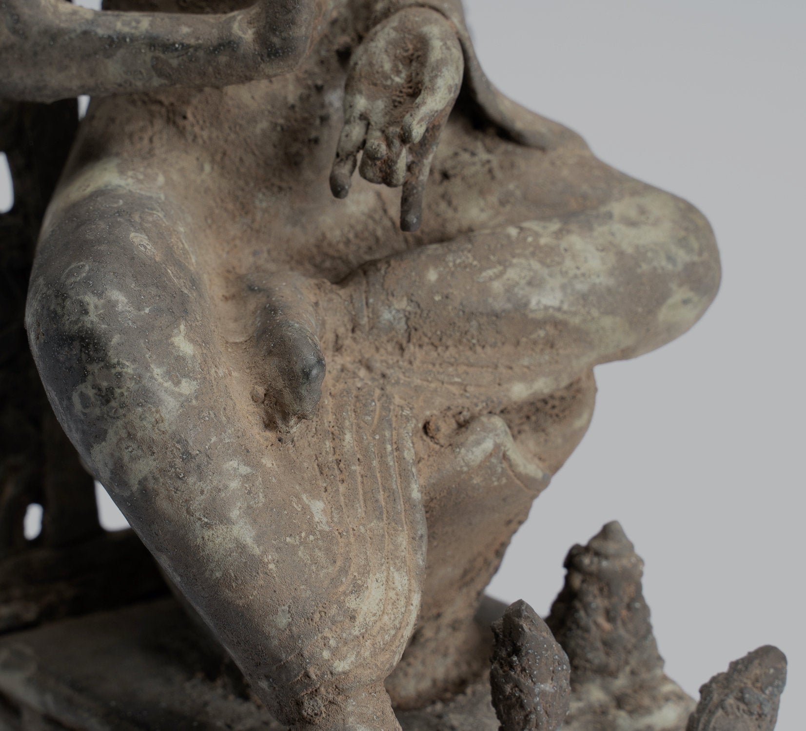 Buddha-Statue – sitzender javanischer Prediger-Buddha aus Bronze im antiken indonesischen Stil – 29 cm