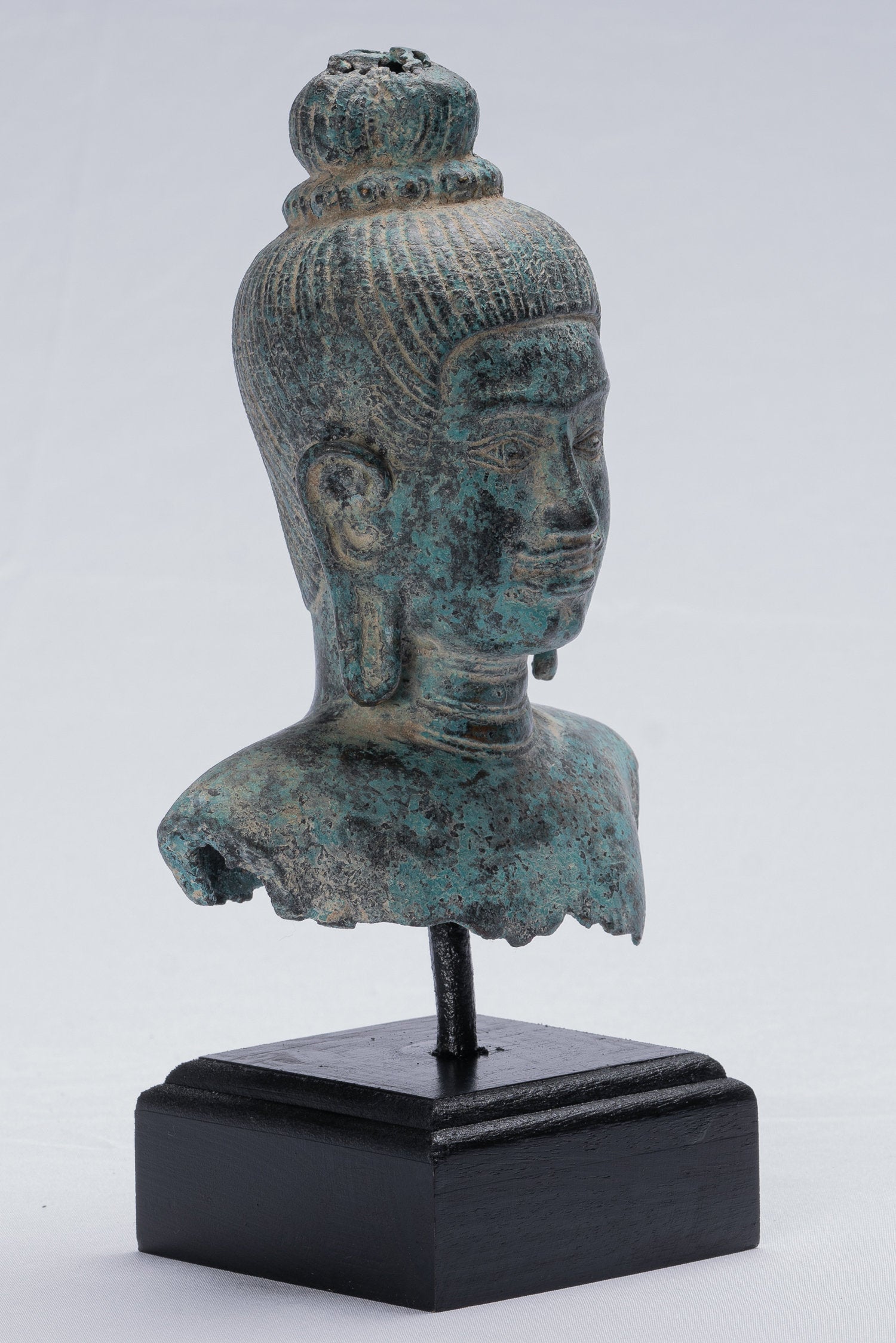 Vishnu-Statue – antike Vishnu-Statue aus Bronze im Baphuon-Stil – Beschützer und Erhalter – 25 cm.