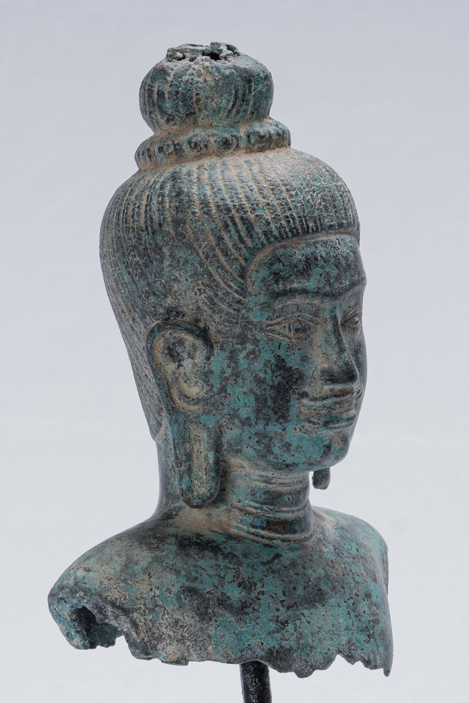Vishnu-Statue – antike Vishnu-Statue aus Bronze im Baphuon-Stil – Beschützer und Erhalter – 25 cm.