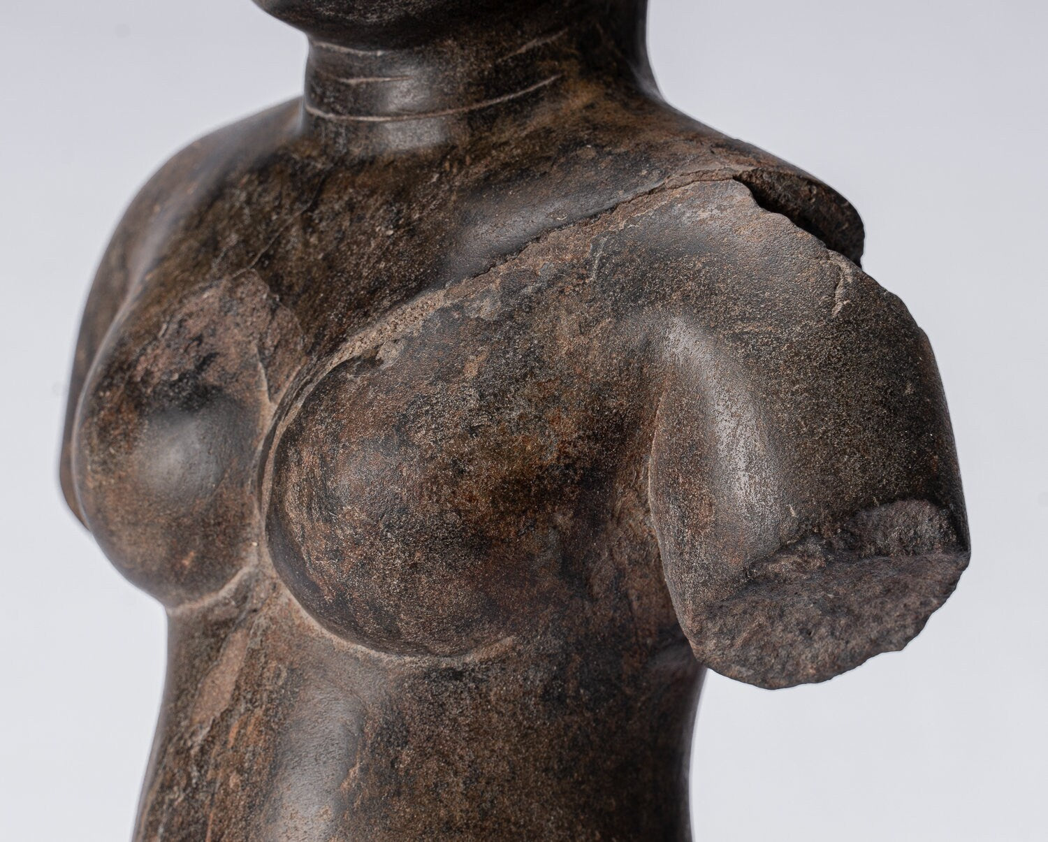 Statue de Lakshmi - Statue antique de style Baphuon Lakshmi / Devi Consort de Vishnu - 55 cm/22"