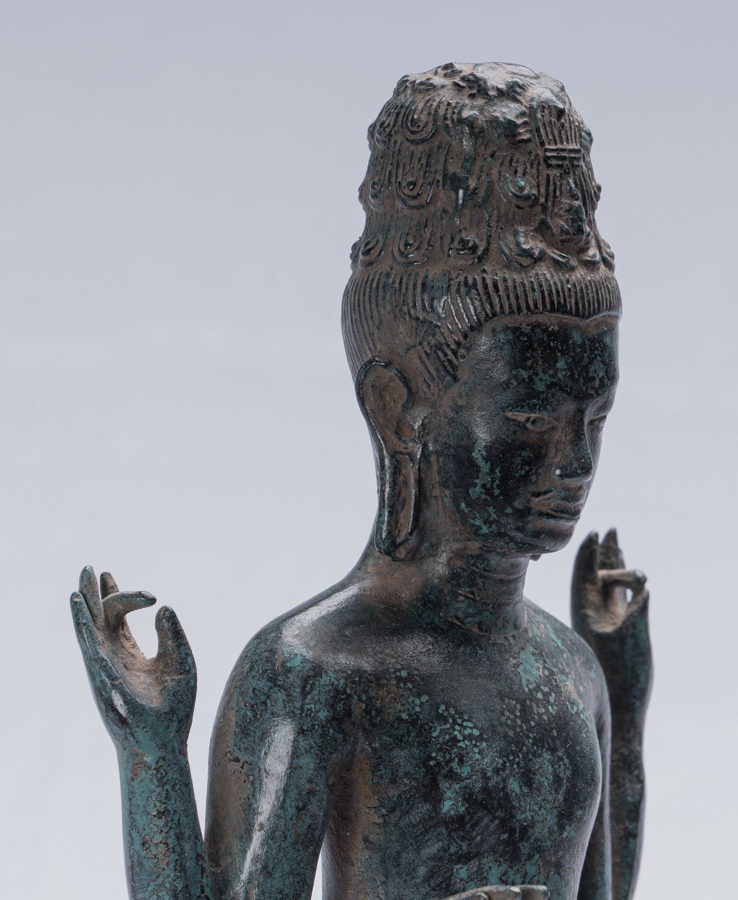 Lokeshvara-Skulptur – antike Khmer-Lokeshvara-Statue aus Bronze im Bayon-Stil – 33 cm.