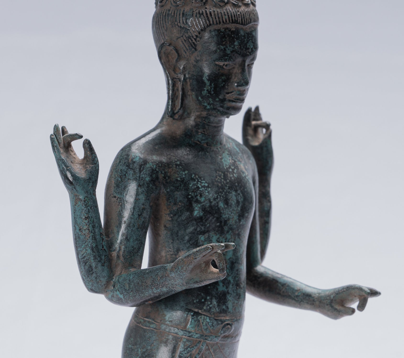 Lokeshvara-Skulptur – antike Khmer-Lokeshvara-Statue aus Bronze im Bayon-Stil – 33 cm.