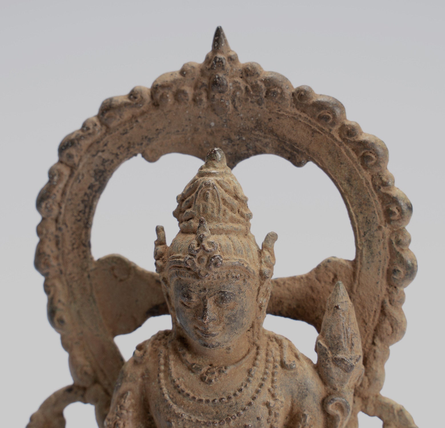 Vishnu-Antique Java Style Majapahit Seated Bronze Charity Vishnu Statue-11cm/4 "