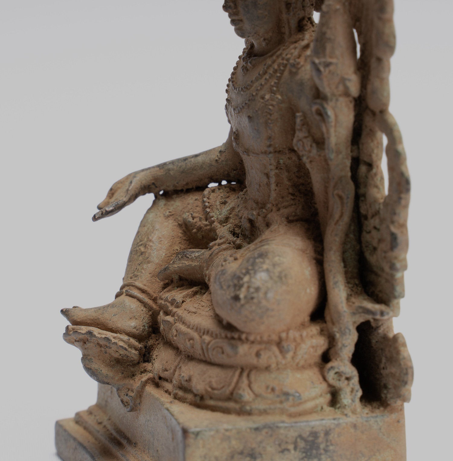 Vishnu-Antique Java Style Majapahit Seated Bronze Charity Vishnu Statue-11cm/4 "