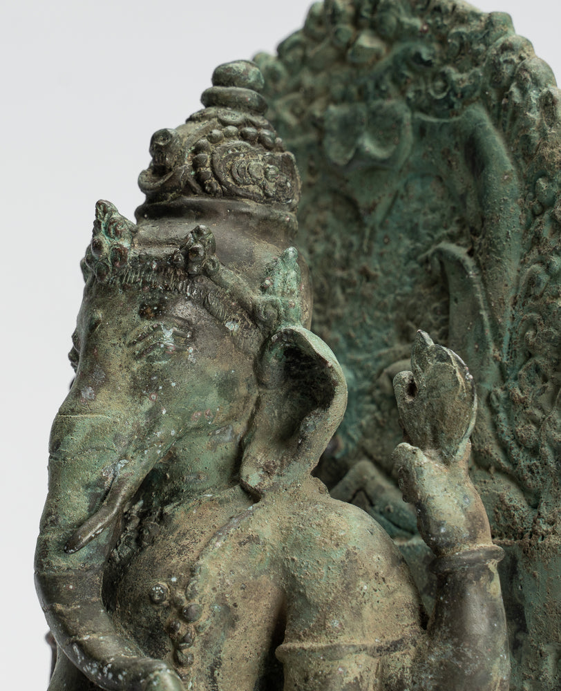 Statua di Ganesha - Statua di Ganesha indonesiano in piedi in bronzo antico in stile giavanese - 27 cm/11"